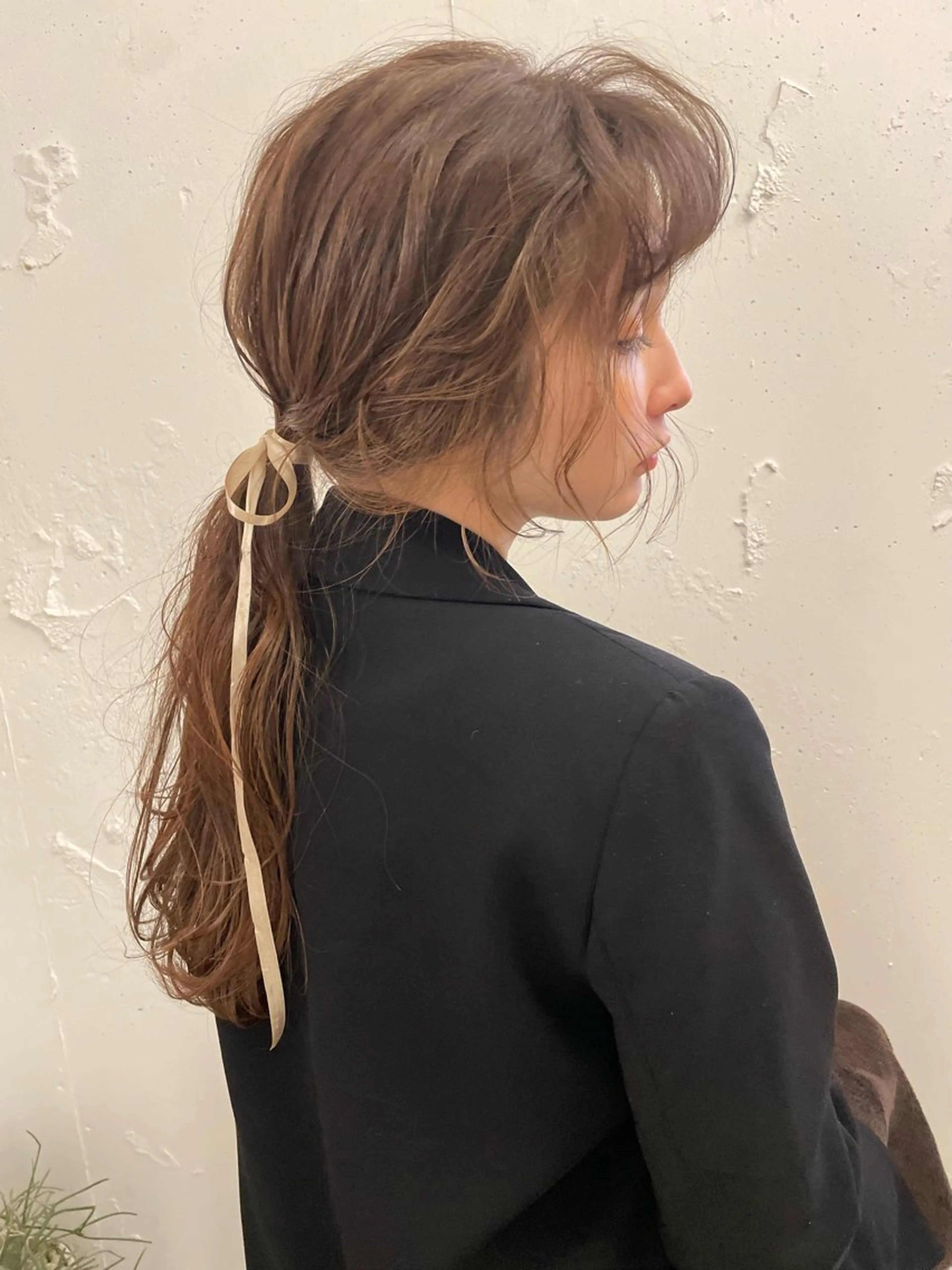 ロング カラー アッシュ ベージュカラー ブリーチ 透明感カラー ダブルカラー カット ヘアカラー トリートメント mei｜顔まわり ×透明感カラーのヘアスタイル