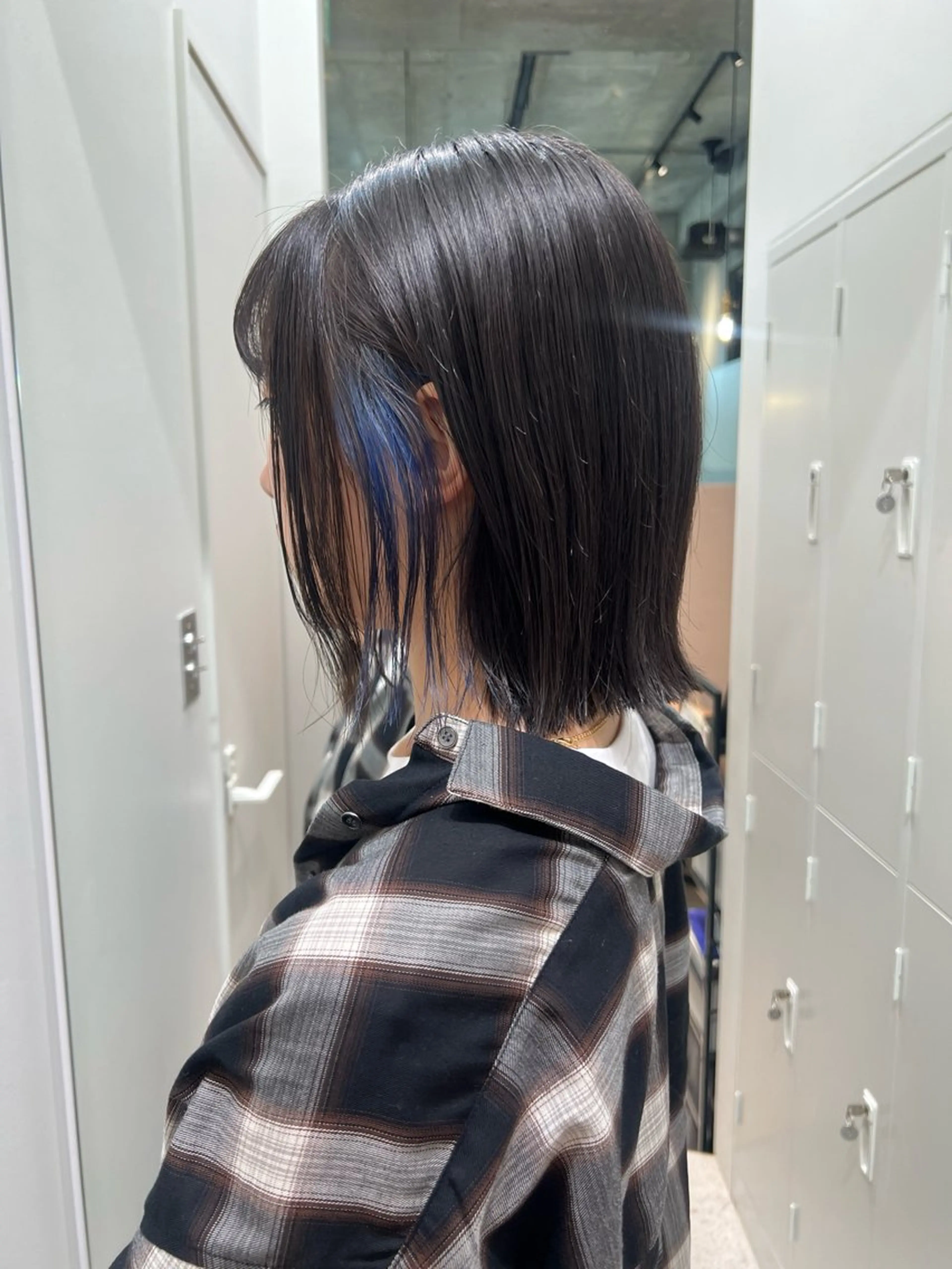 ショート カラー ブリーチ イヤリングカラー カット ヘアカラー カコ/レイヤーカット ヘアアレンジのヘアスタイル