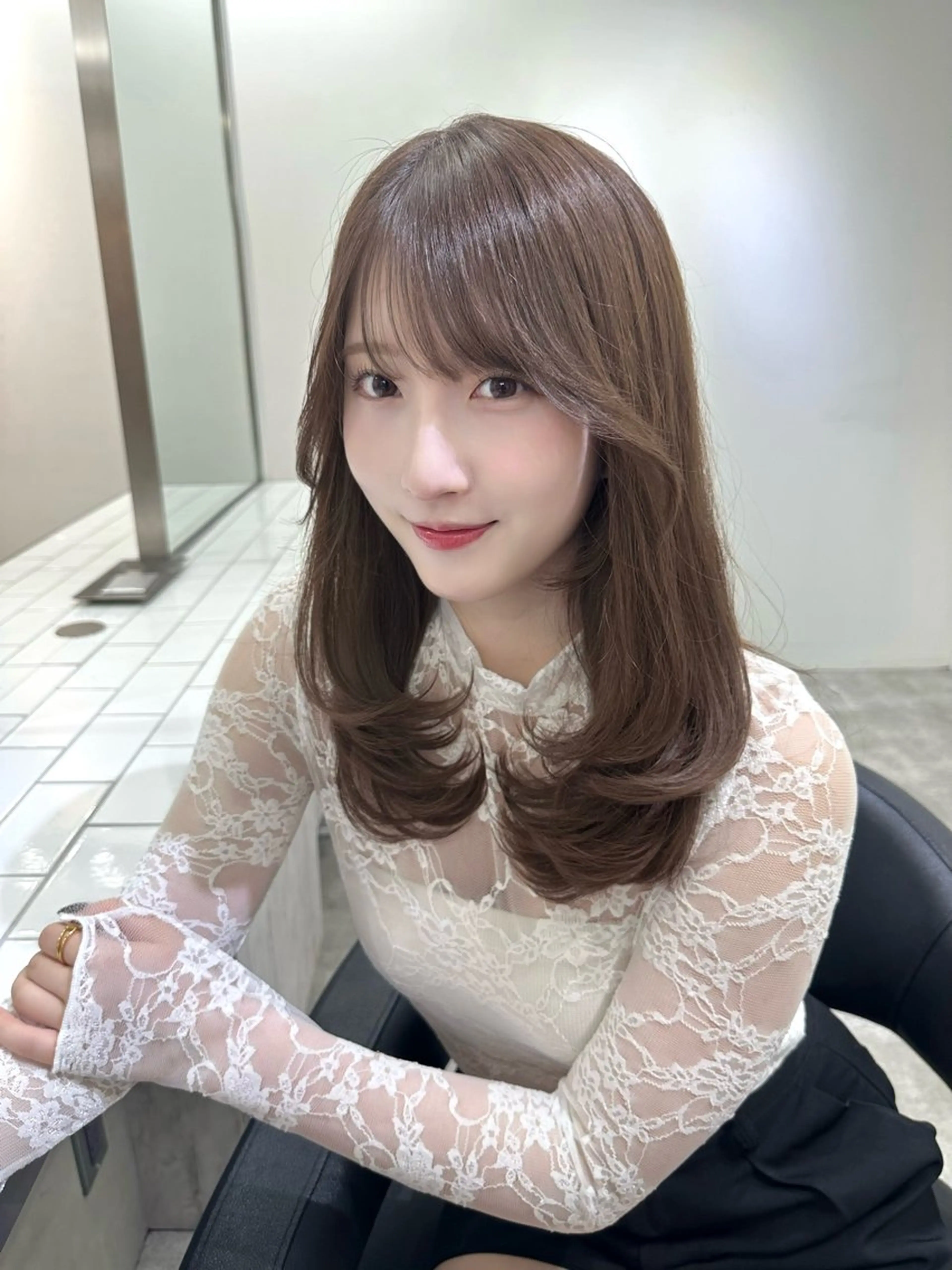 セミロング カラー カット ヘアカラー トリートメント 艶髪レイヤー顔周り グレージュ添田晃基のヘアスタイル