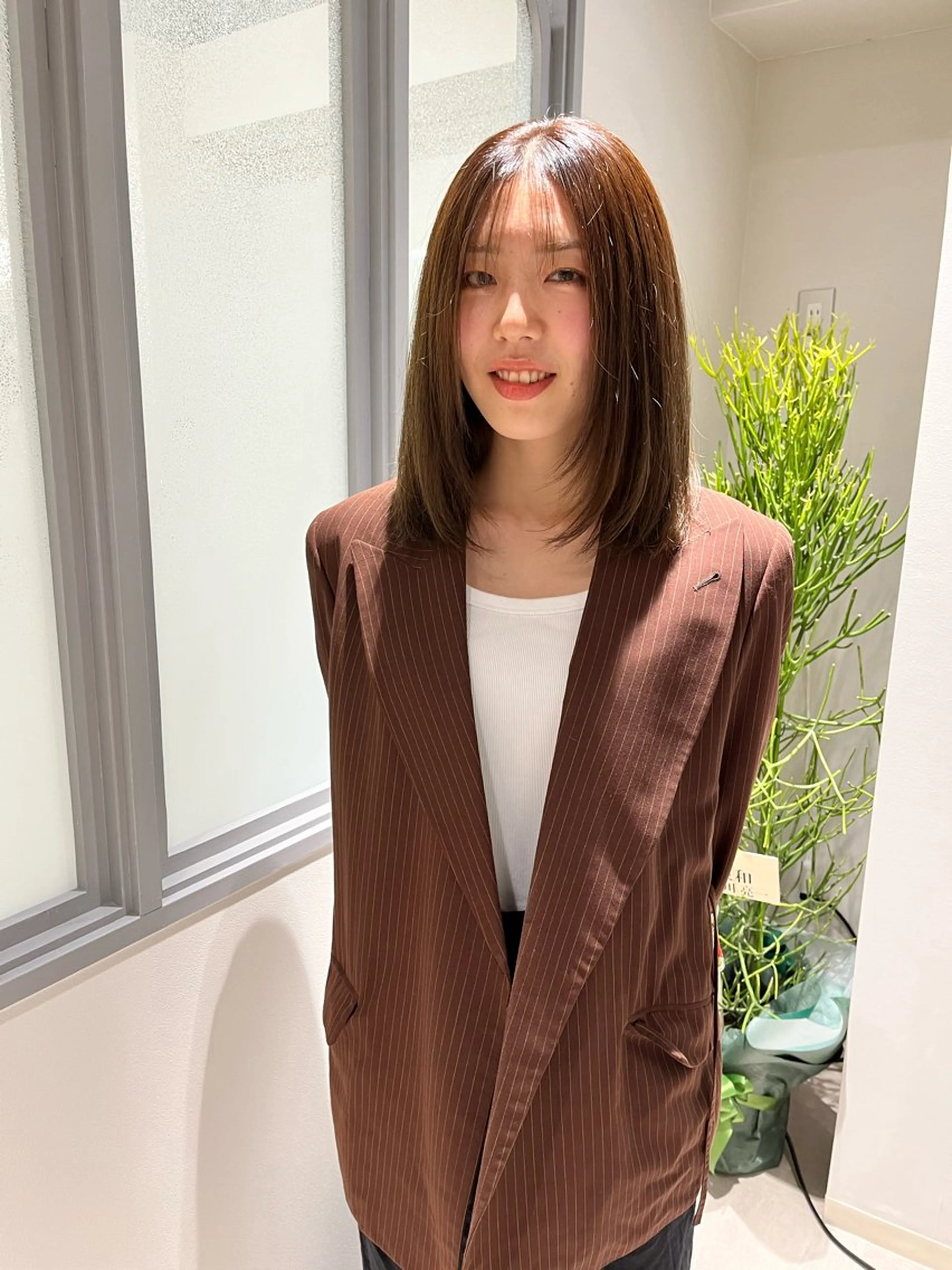 ミディアム カラー パーマ ヘアアレンジ 透明感カラー 顔周りカット 韓国風ヘア レイヤーカット 似合わせカット カット ヘアカラー トリートメント ヘッドスパ ヘアセット ®️レイヤー/透明感 カラー/星野六三四のヘアスタイル