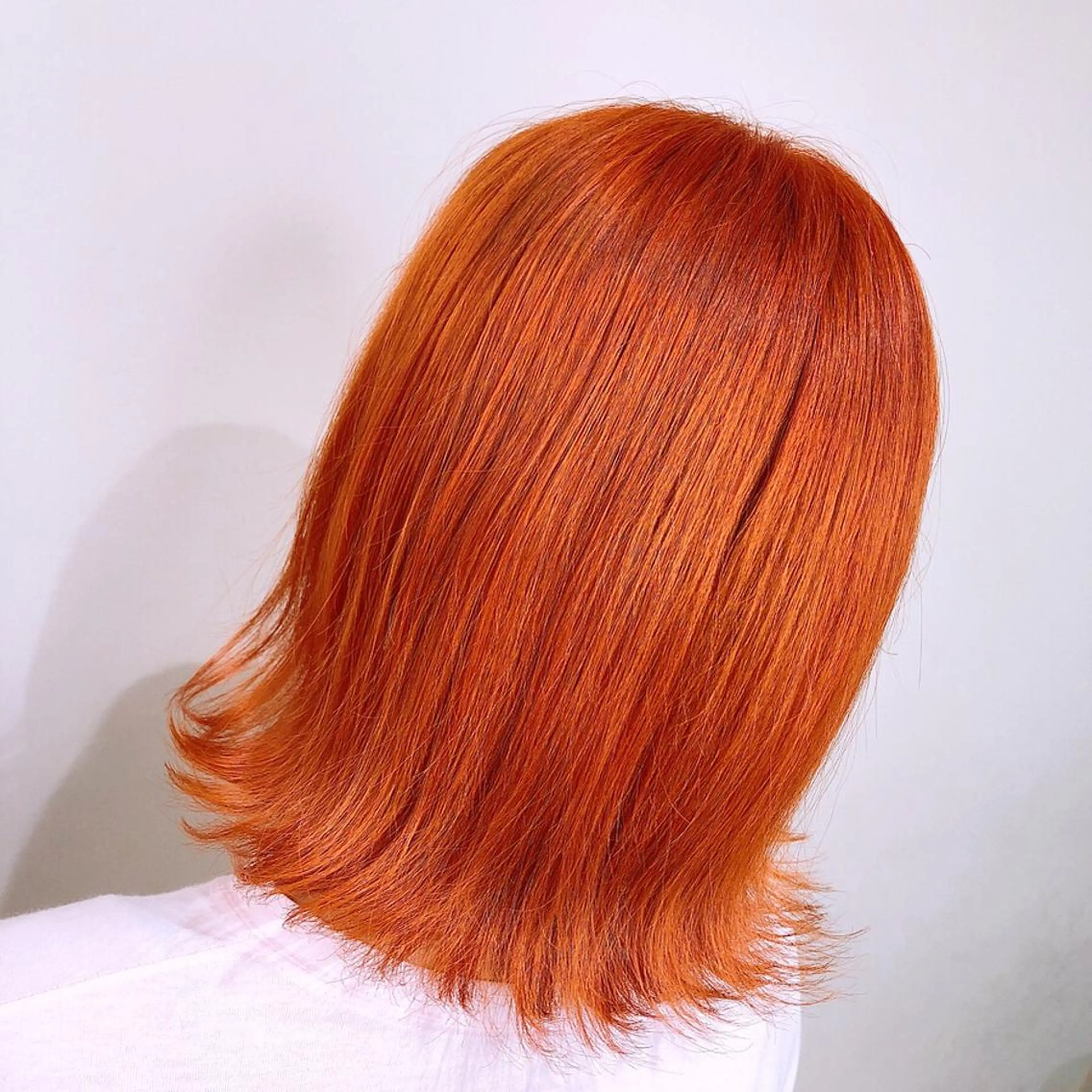 ミディアム カラー ブリーチ オレンジ Che'ri所属・海外レイヤー/ レイヤーカット/和田のヘアスタイル