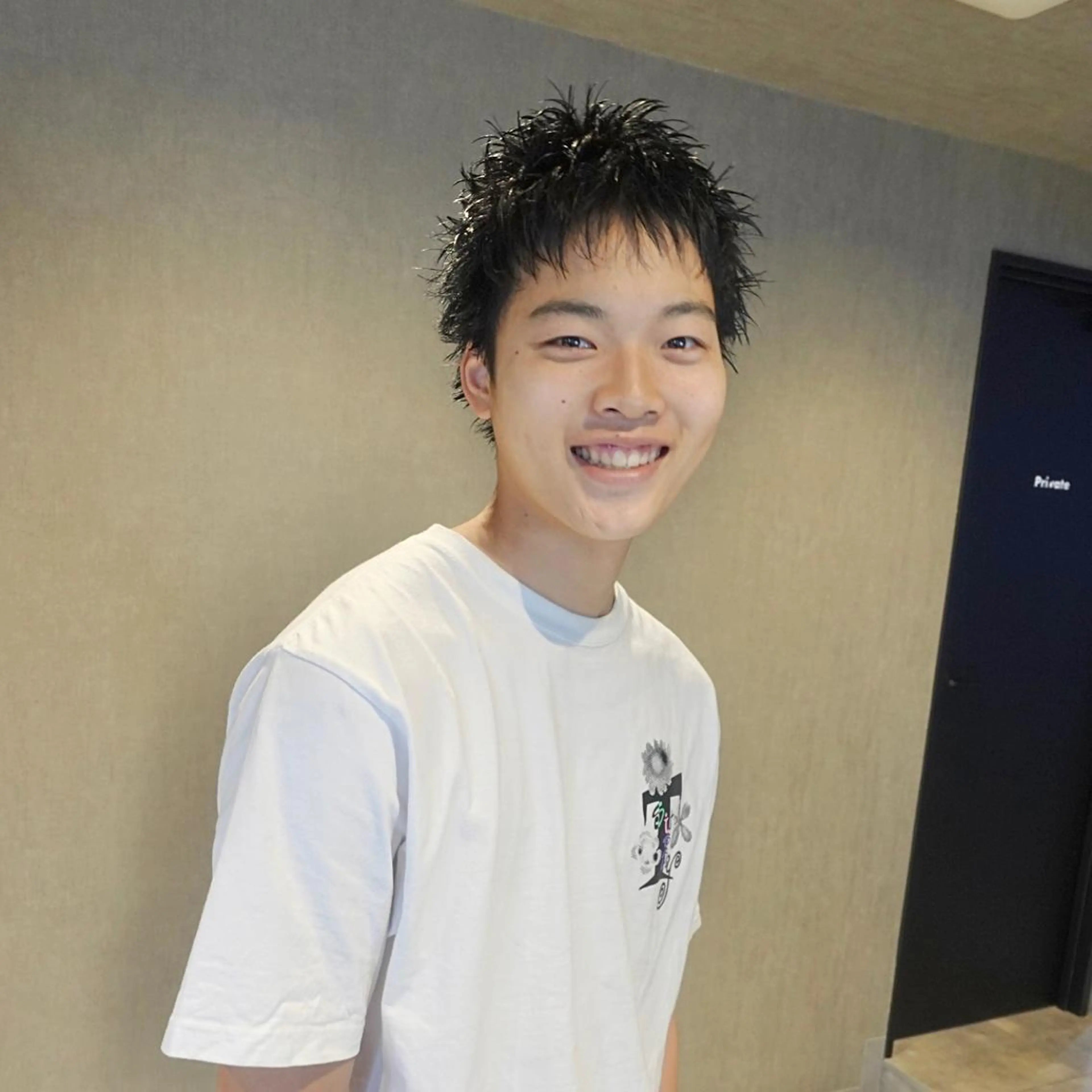 メンズ スパイキーショート ヨシカワ タツキのヘアスタイル