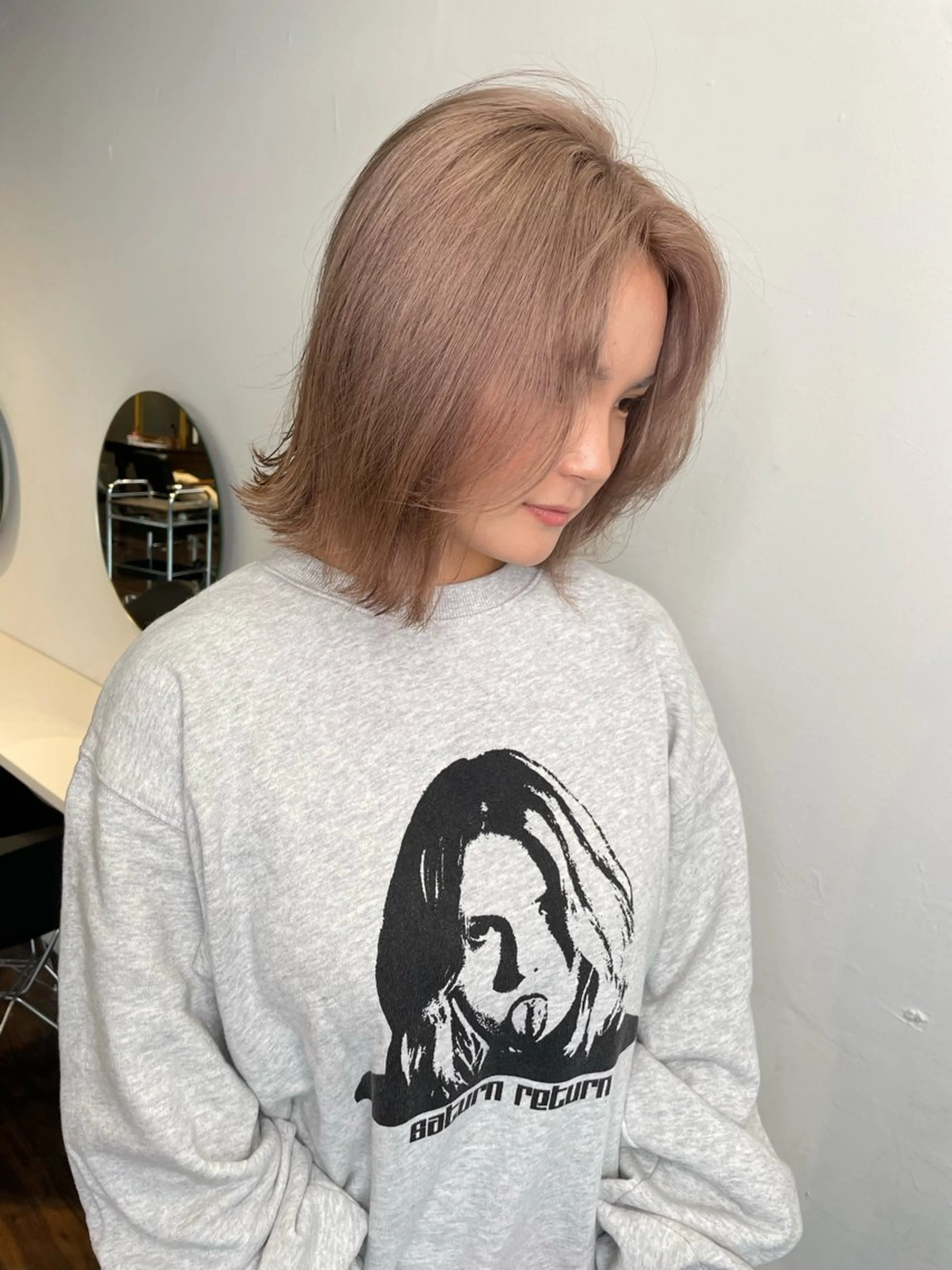 ミディアム カラー ヘアアレンジ ベージュカラー ブリーチ ダブルカラー ミルクティーベージュ ホワイトベージュ カット ヘアカラー トリートメント maoブリーチ無し 似合わせカラーのヘアスタイル