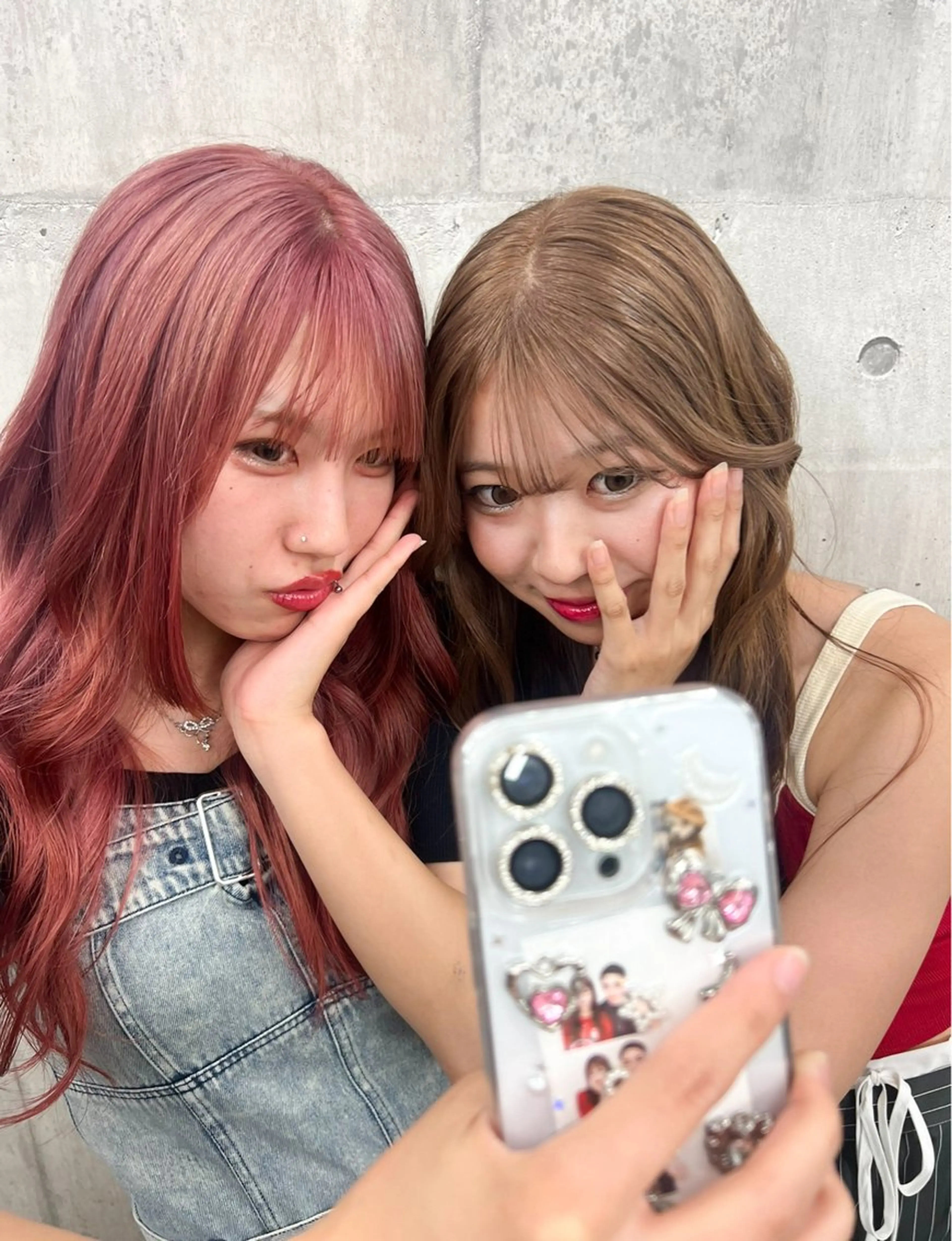 ロング カラー ベージュカラー ブラウンカラー ピンクカラー ピンクベージュ ピンクブラウン ヘアカラー ニーナ/MONIQA /ハイトーンカラーのヘアスタイル