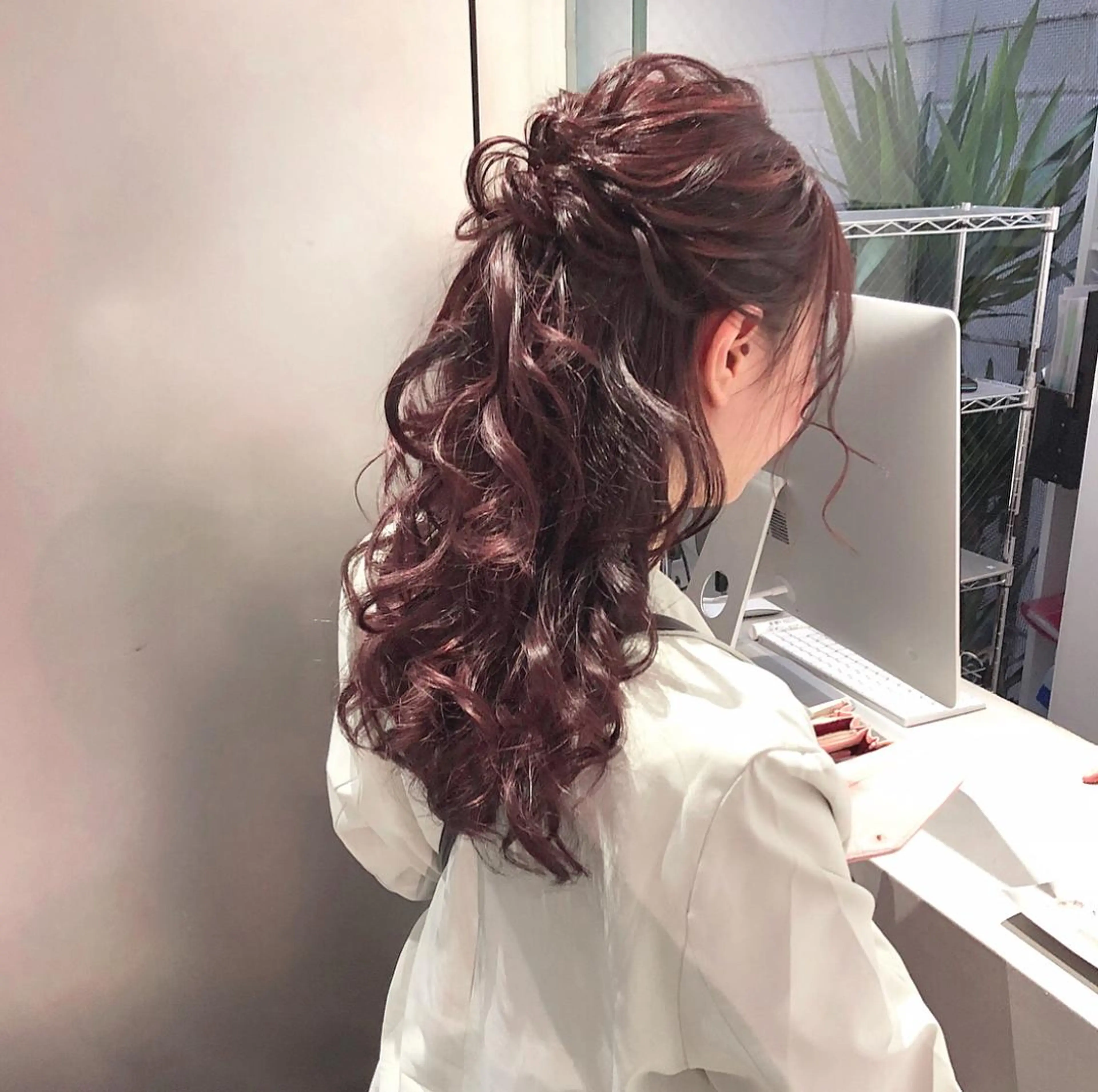 ロング カラー ヘアアレンジ ハーフアップ ピンクカラー autre所属・大久保 ひでなりのヘアスタイル
