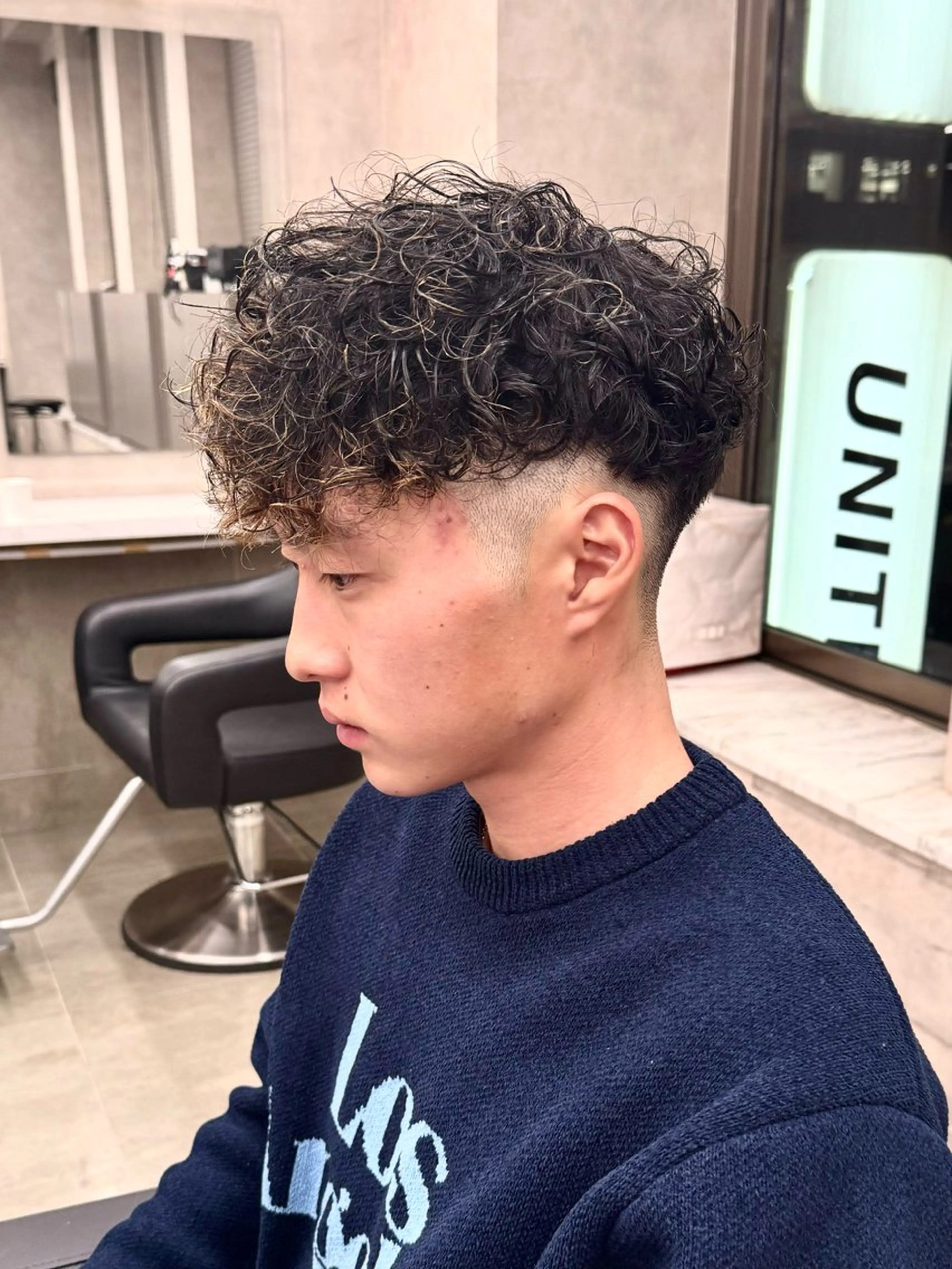 ショート パーマ ヘアアレンジ メンズ メンズパーマ スペインカール カット パーマ トリートメント ヘッドスパ ヘアセット 顔まわりカット の達人のヘアスタイル