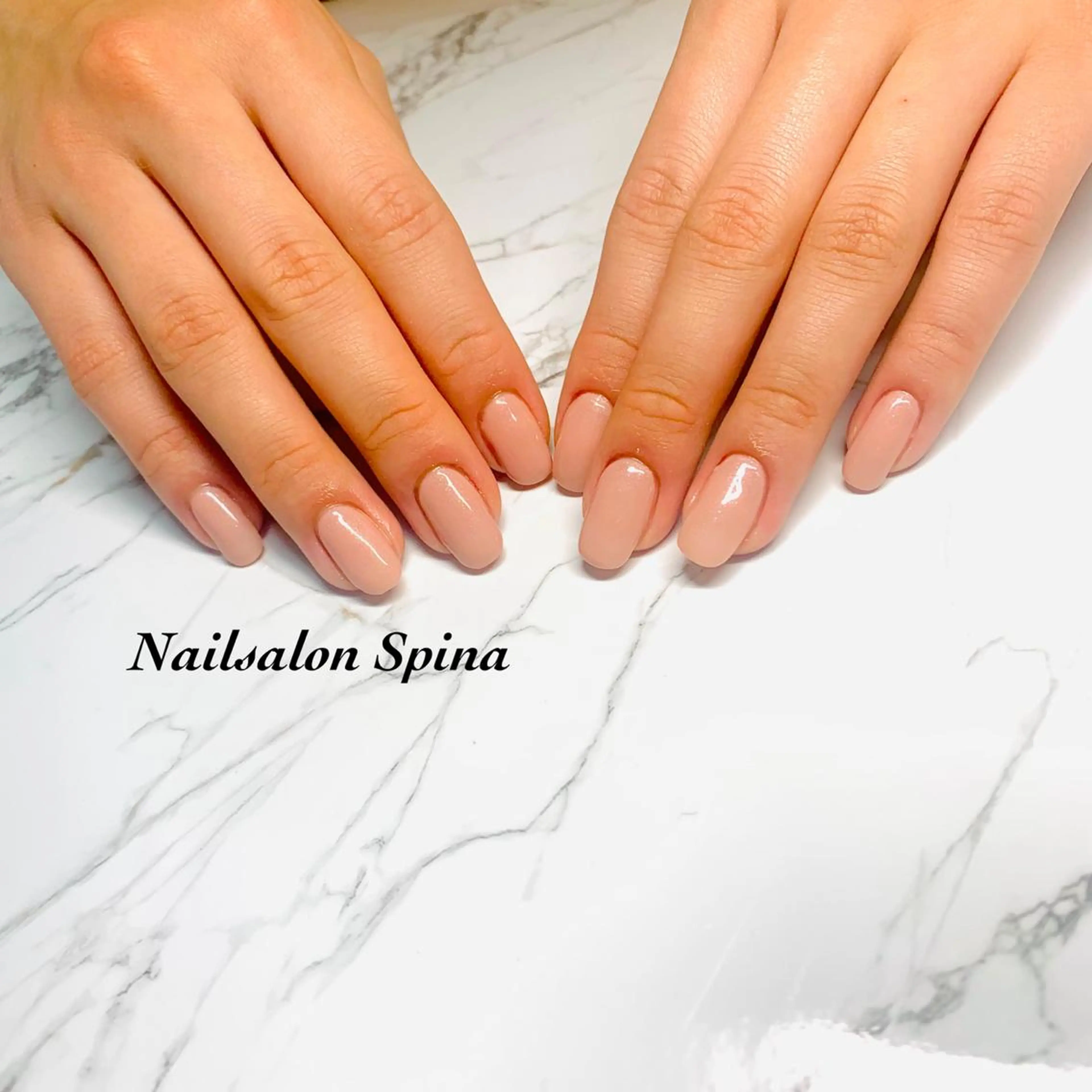 ネイル アートネイル ラメ(グリッター) ワンカラーネイル ピンク シンプルネイル Nailsalon Spina 琴美のネイルデザイン