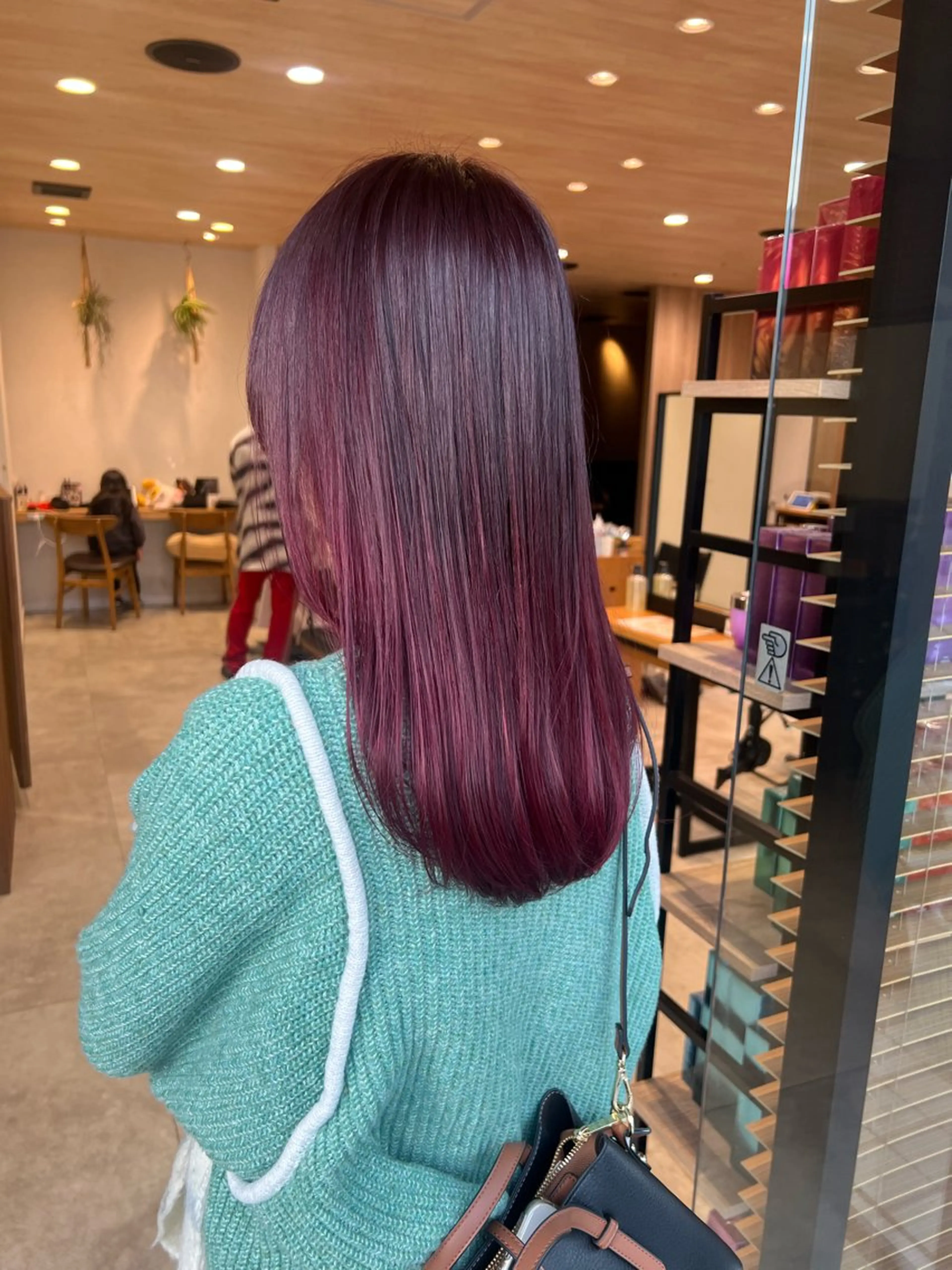 セミロング カラー レッドカラー Oasisgarden所属・レイヤー/ブリーチ MOMOのヘアスタイル