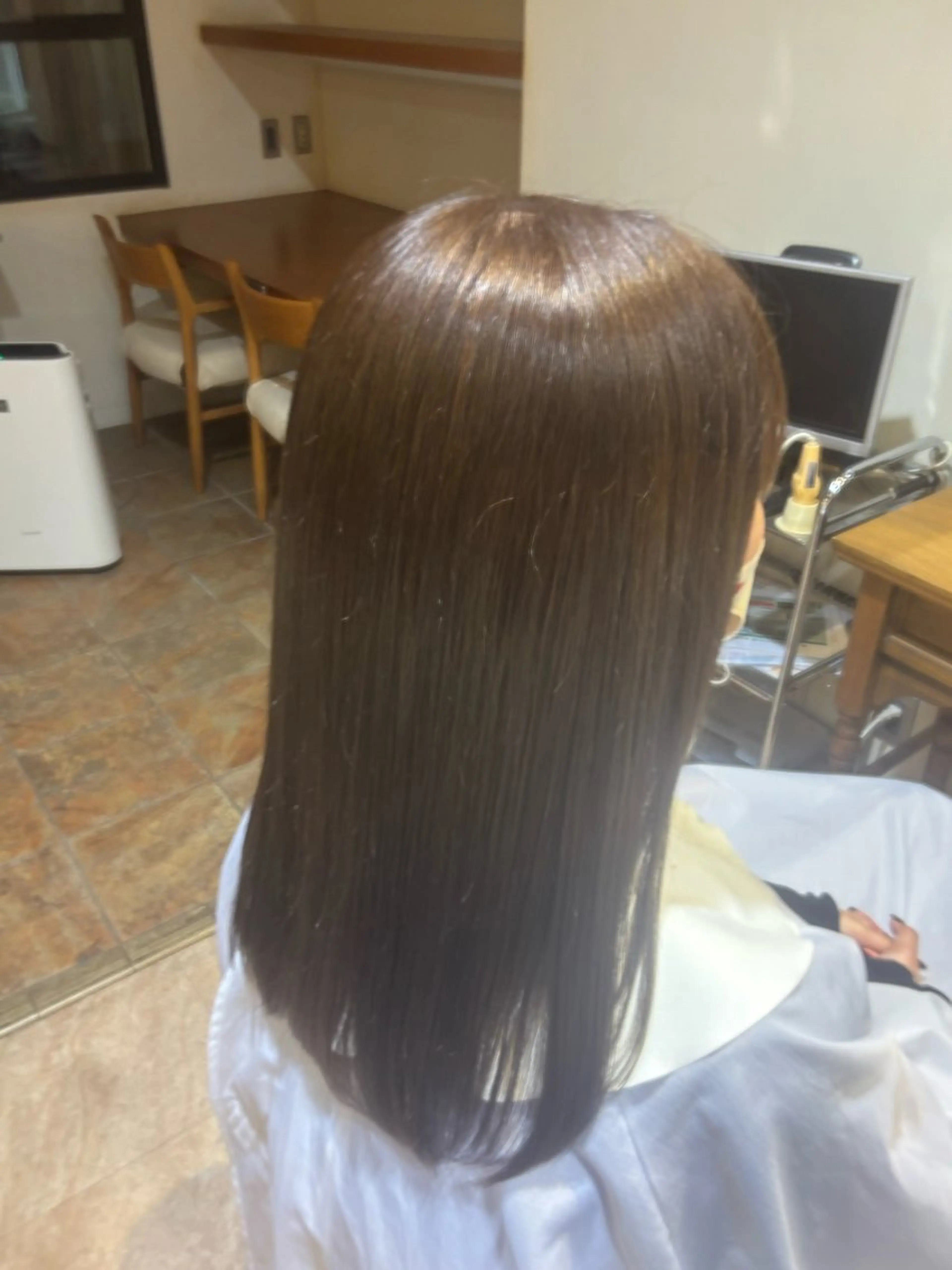 カラー 出原 凪彩のヘアスタイル