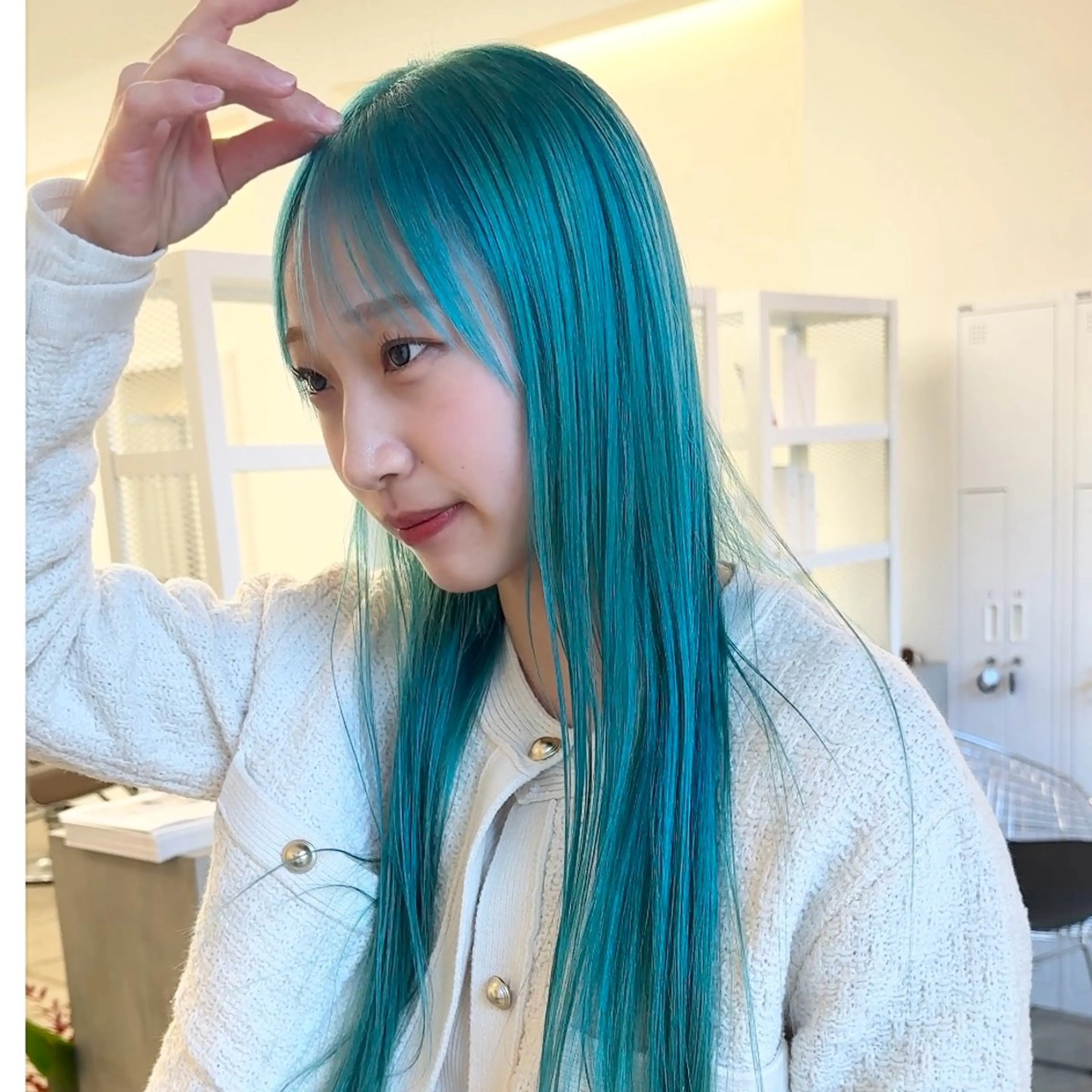 ロング カラー ブリーチ ブルーカラー クロスパーマ× 透明感カラー✂︎のヘアスタイル