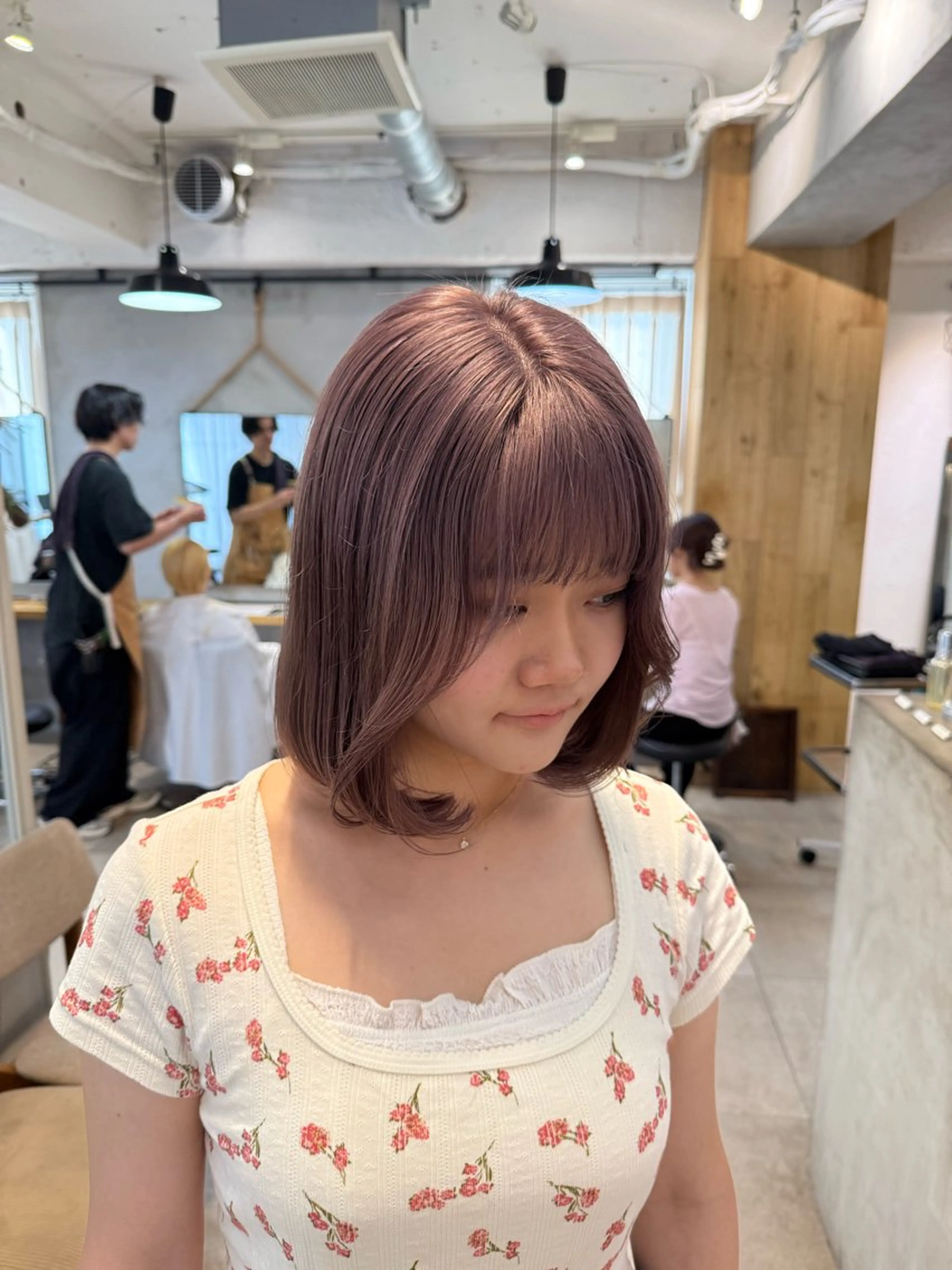 ミディアム カラー ミルクティー× グレージュMOMOのヘアスタイル