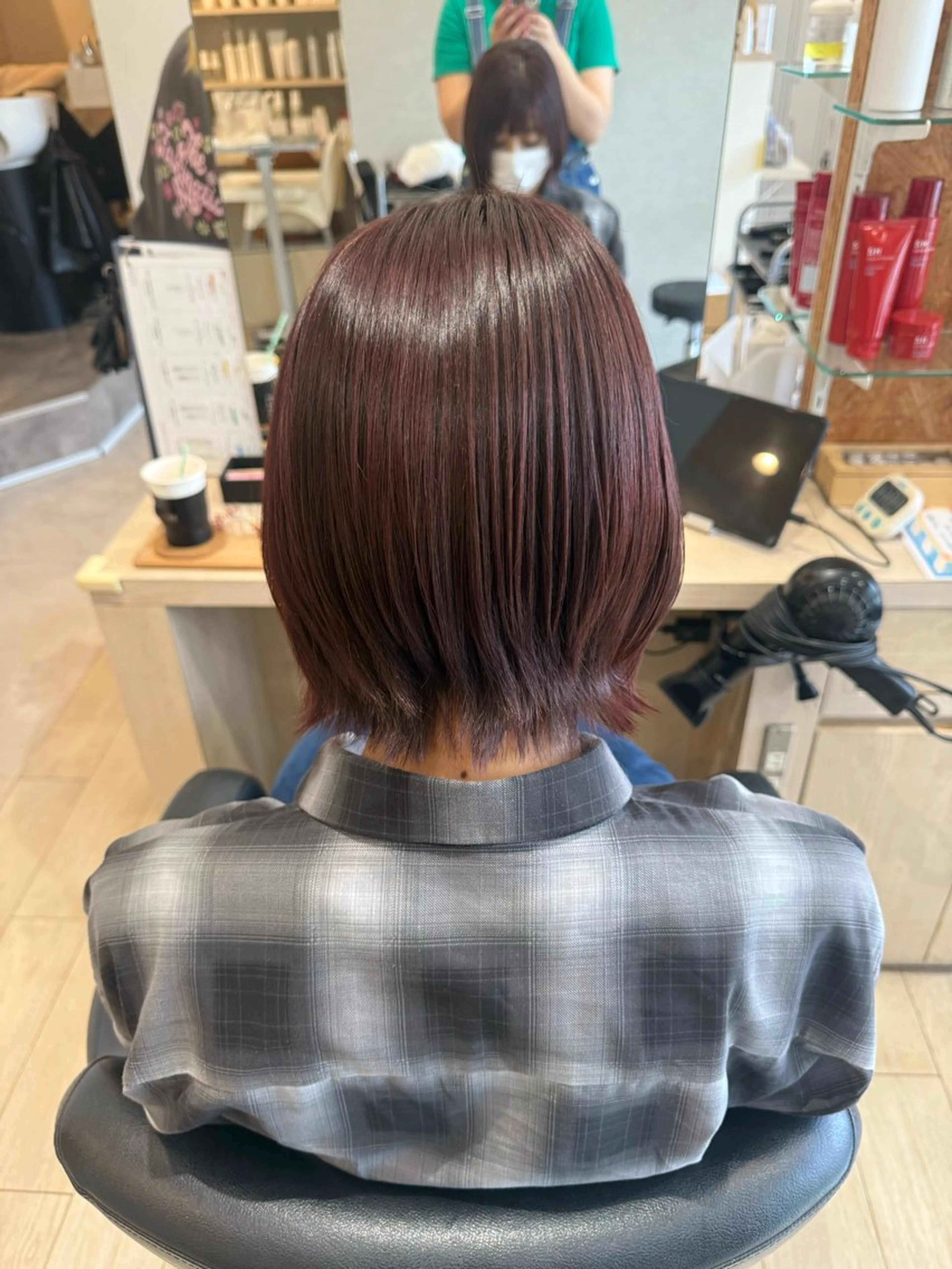 ミディアム カラー ボルドーカラー ブラウンカラー 金子 彩心のヘアスタイル