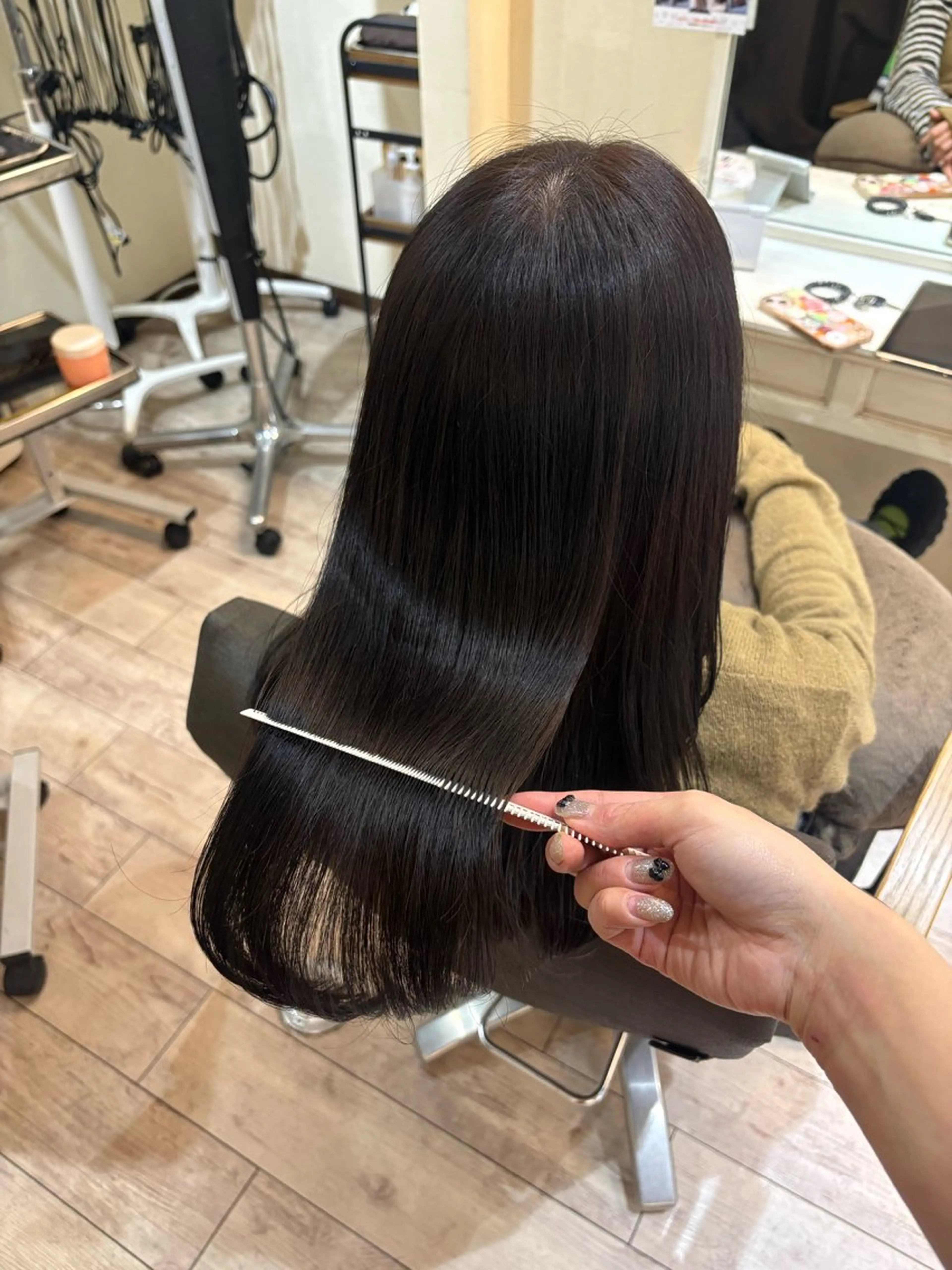 ロング カラー アッシュ 艶カラー／ レイヤー／栄／あやかのヘアスタイル