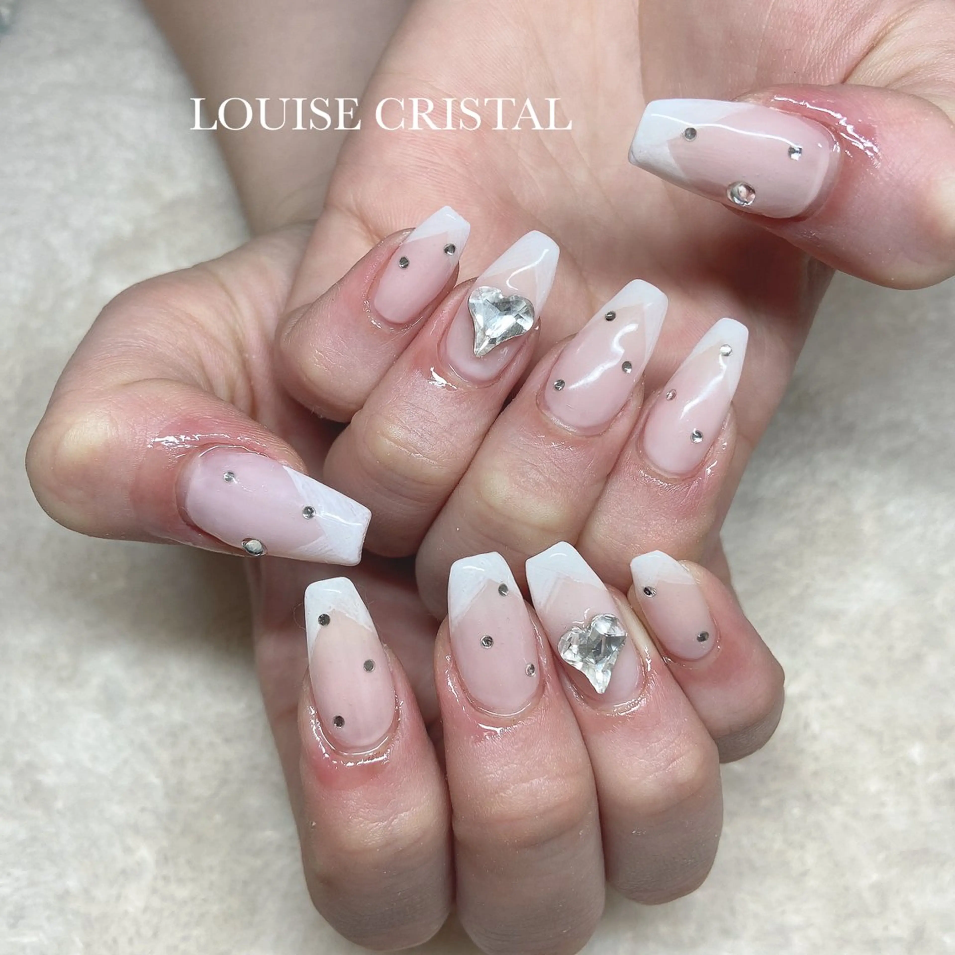 ネイル フレンチネイル ワンホンネイル ハンドネイル LOUISE CRYSTALのネイルデザイン