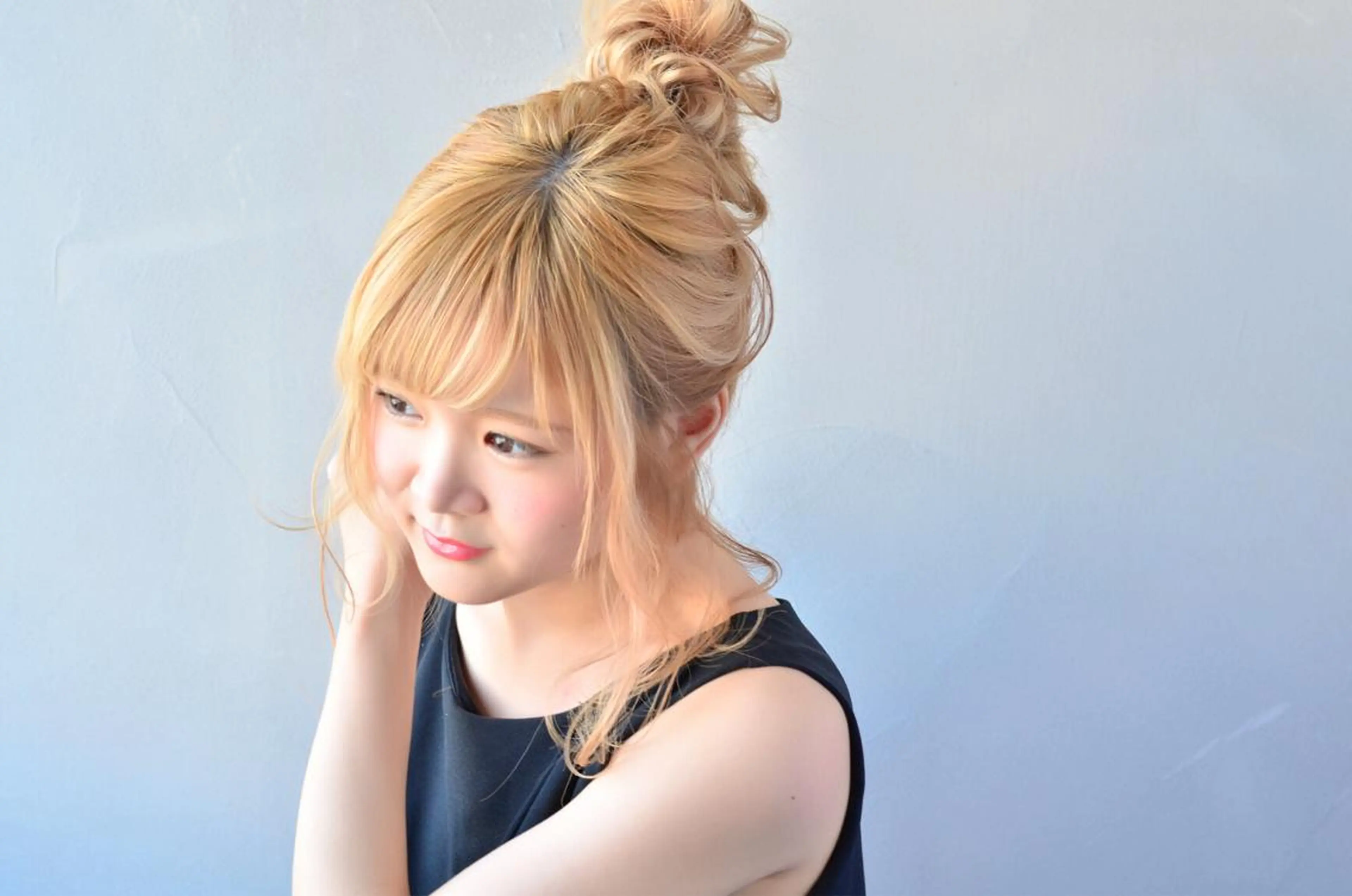 セミロング ロング カラー パーマ ヘアアレンジ ブロンド autre所属・大久保 ひでなりのヘアスタイル