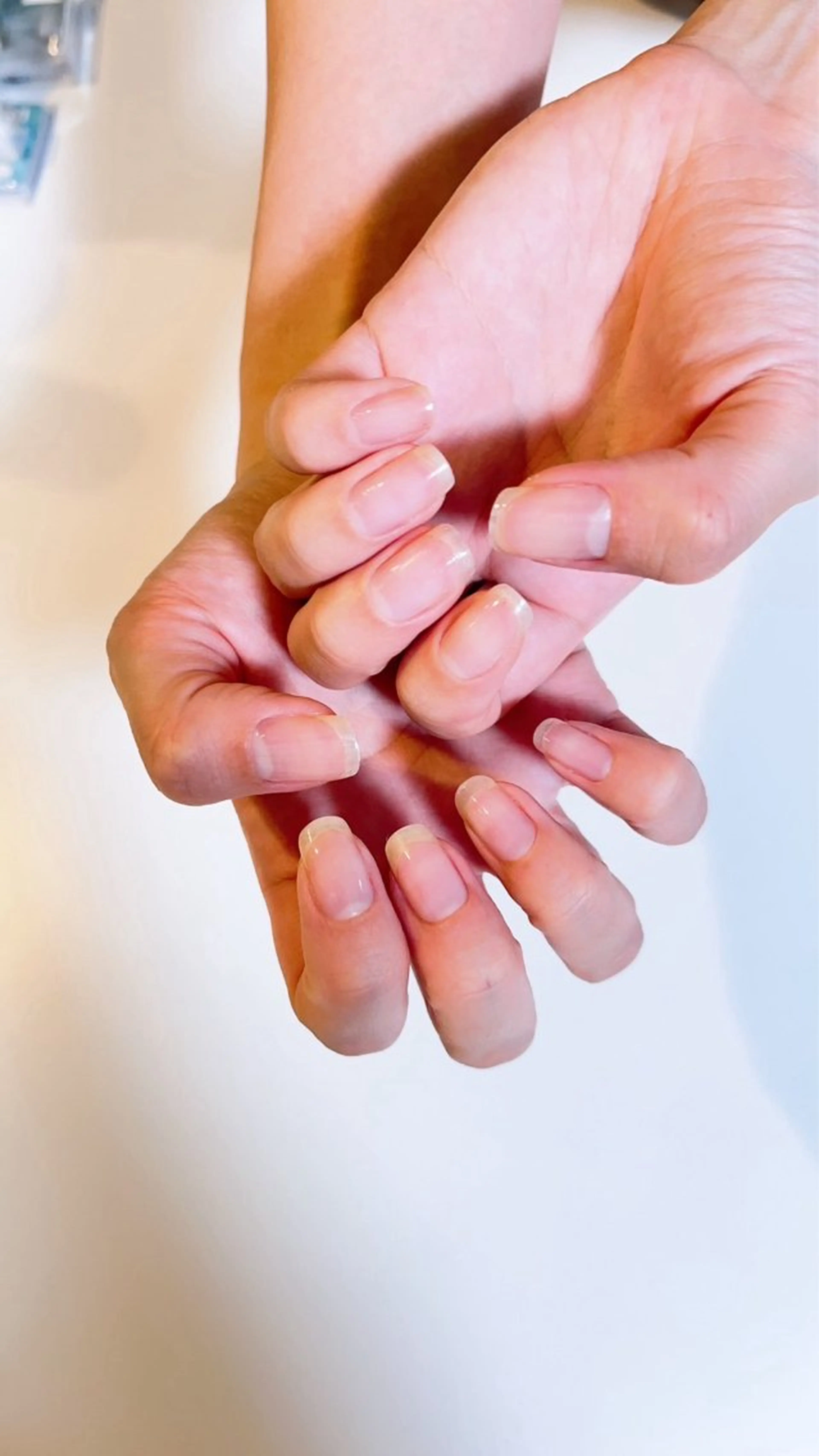 ハンドケア(シンプル甘皮手入れ)の写真