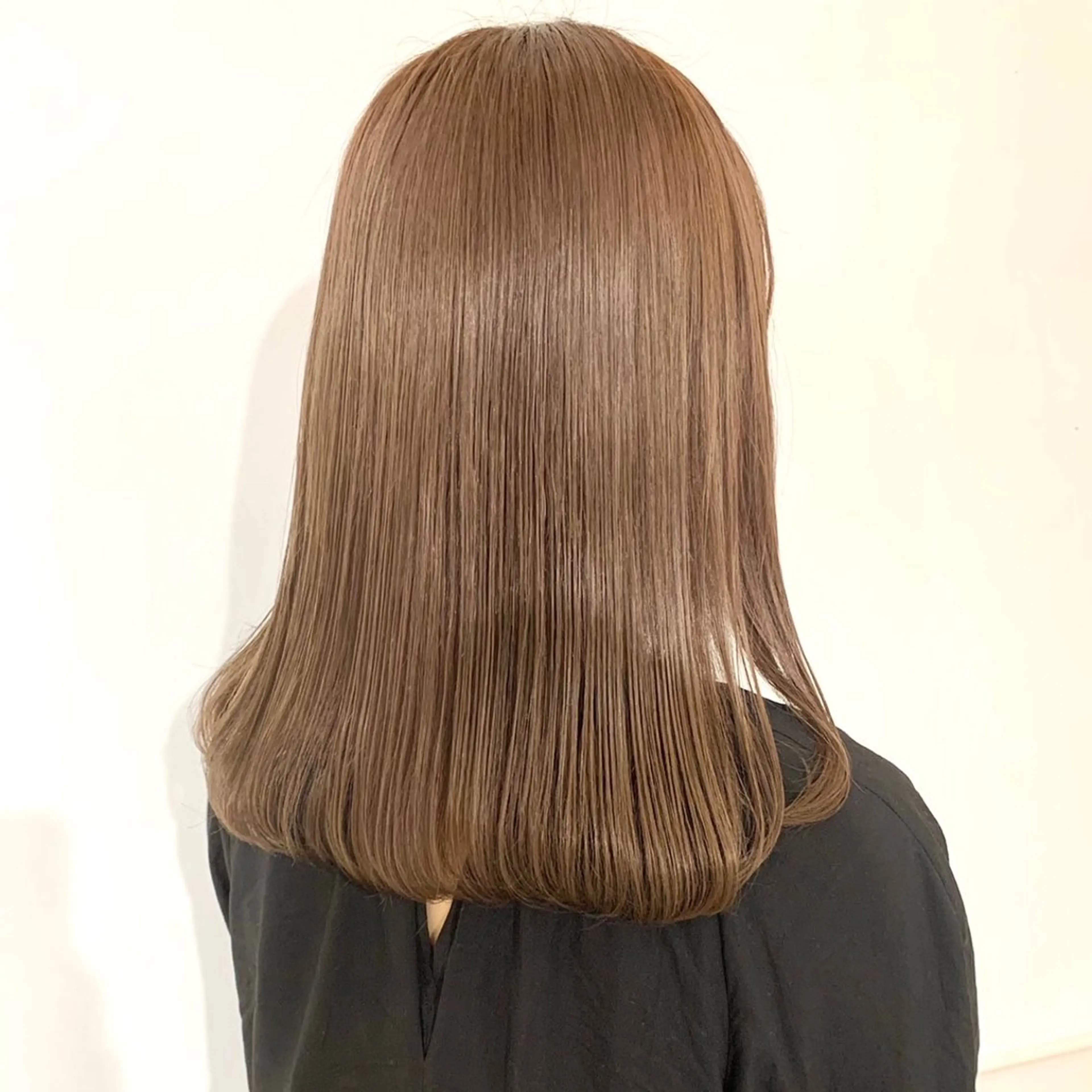 セミロング カラー ベージュカラー ダブルカラー ミルクティーベージュ ParveMix いしいまお🌼のヘアスタイル