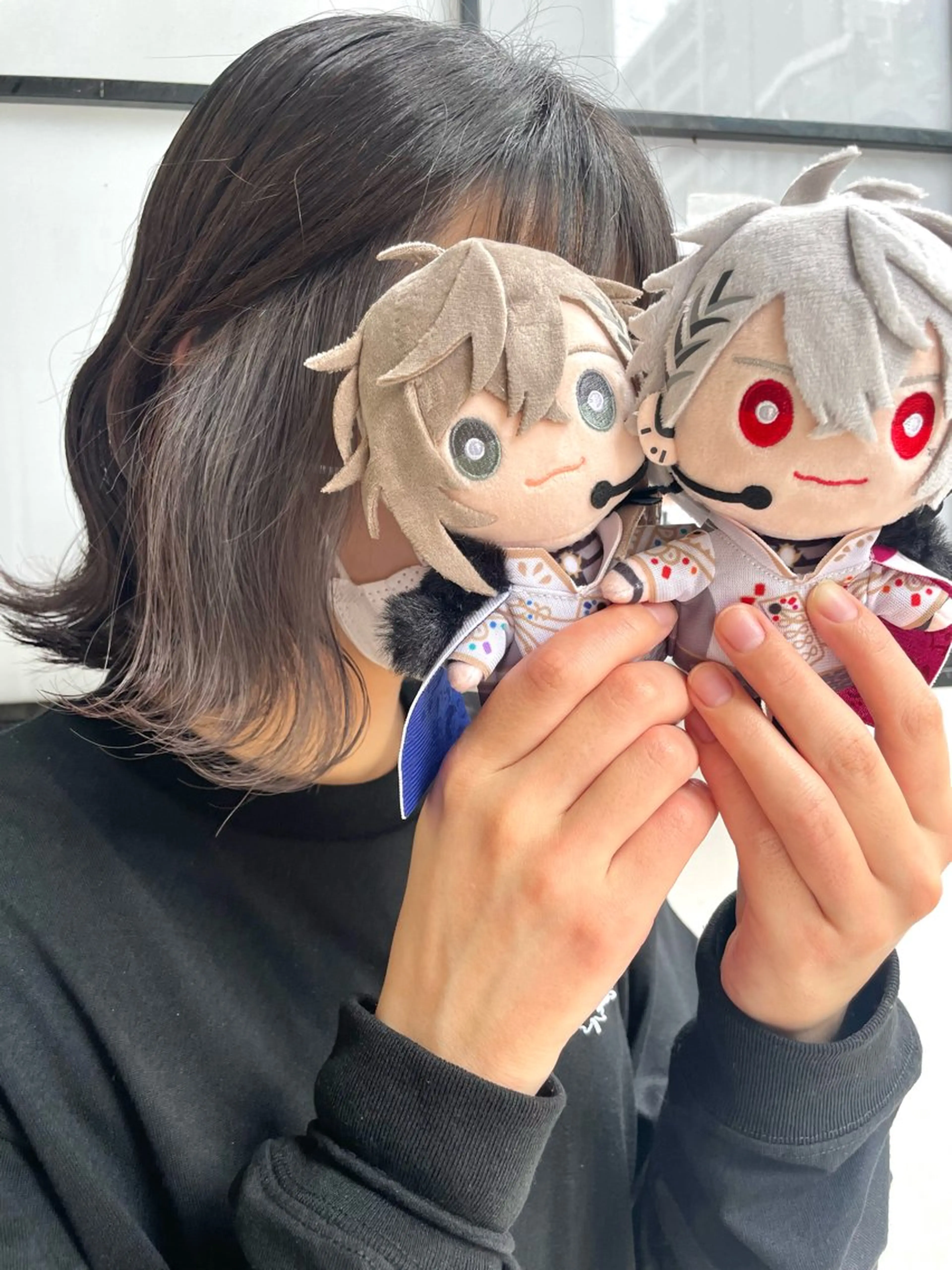 ミディアム カラー インナーカラー シルバー ヘアカラー インナーカラー/推し ウルフ/アニメカラーのヘアスタイル