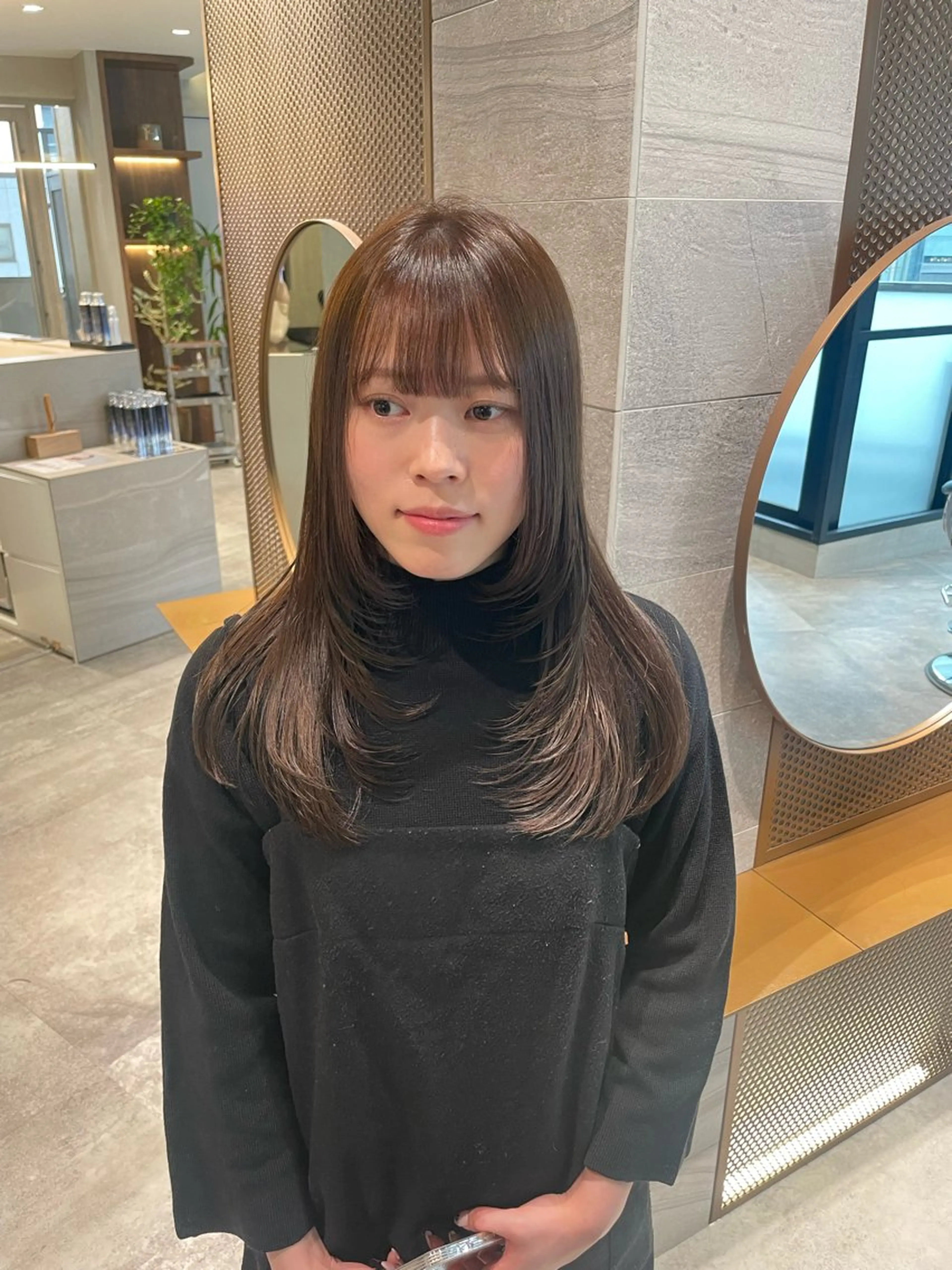 セミロング Toiro 新宿所属・新宿/新宿三丁目 yuinaのヘアスタイル