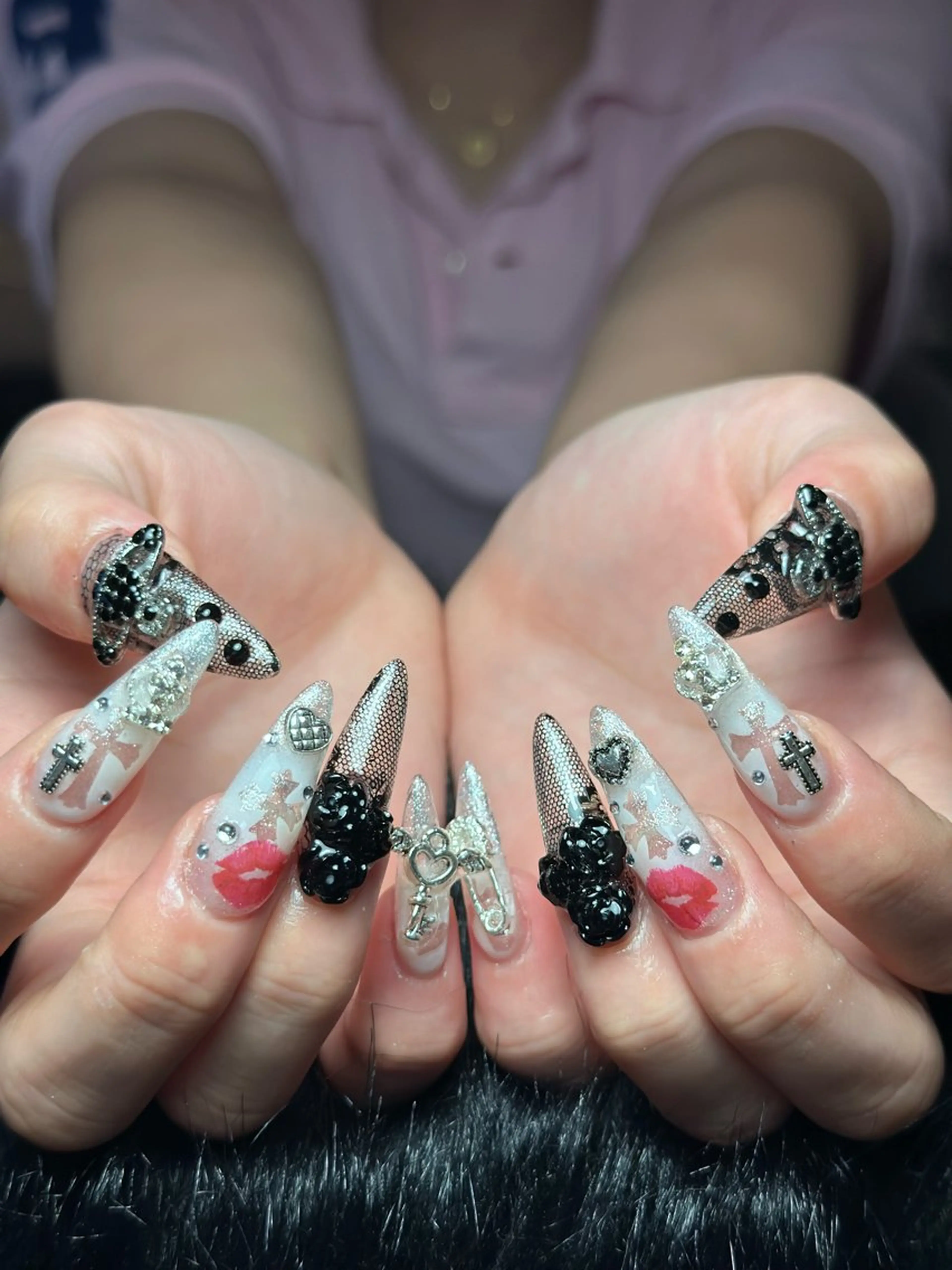 ネイル フレンチネイル グラデーション 韓国ネイル マグネットネイル シンプルネイル ハンドネイル CoMo Nail Studio所属・CoMo Nailのネイルデザイン