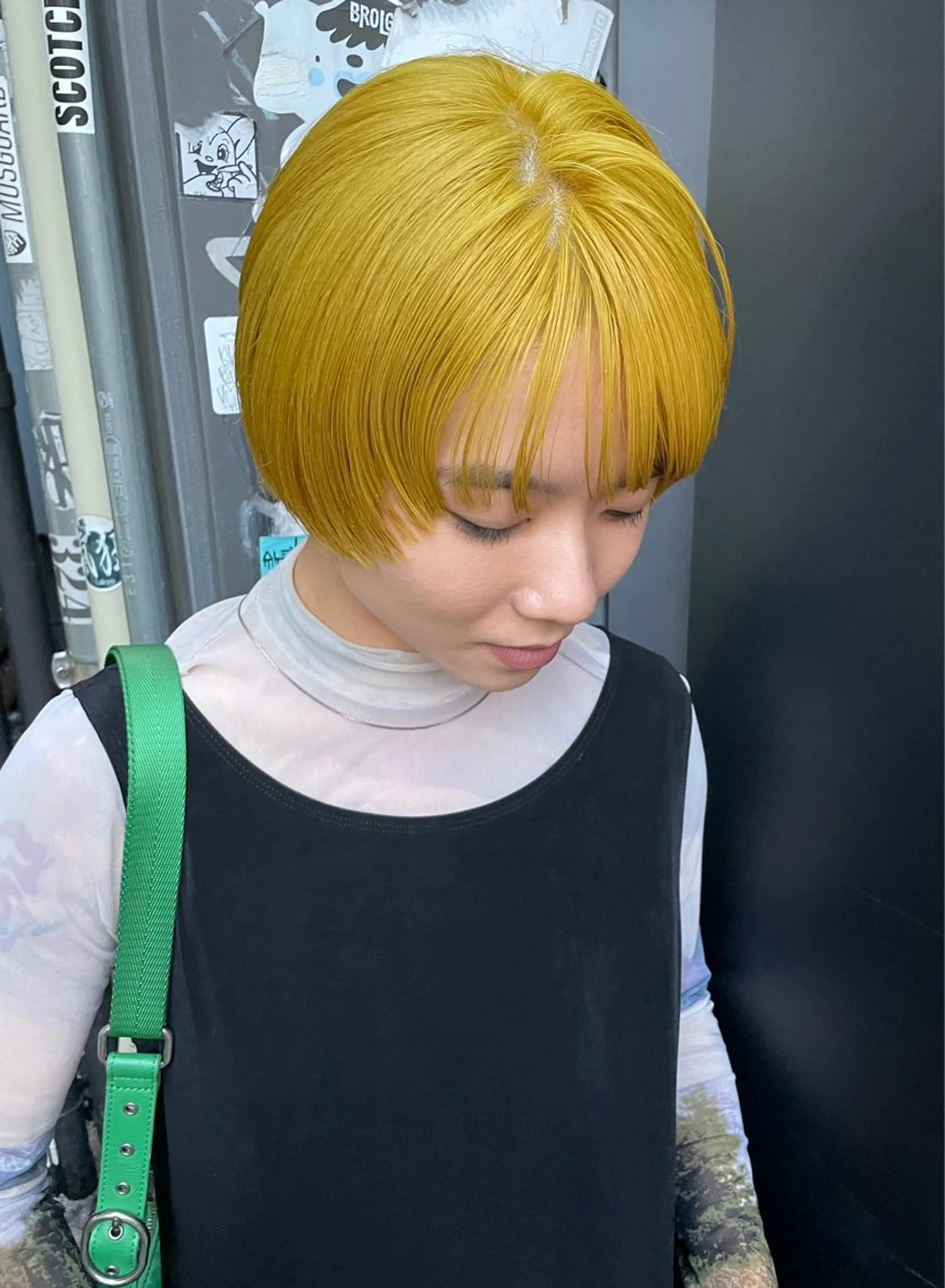 ショート カラー ブリーチ ダブルカラー ハイトーンカラー イエローカラー ヘアカラー トリートメント ヘアセット スパイラルパーマ 🌐hina⭐️のヘアスタイル