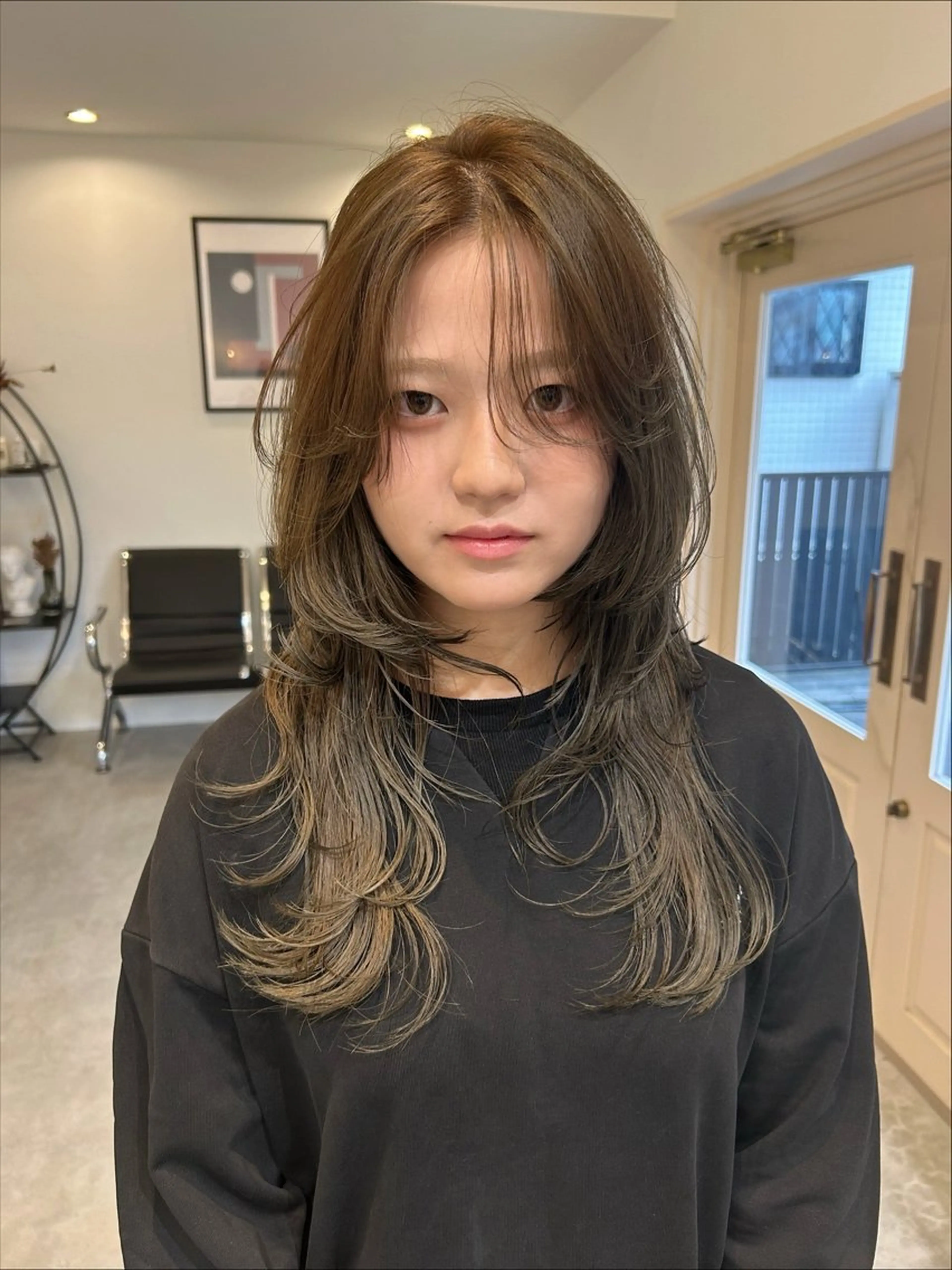 カラー ウルフレイヤー 鳥居 愛子のヘアスタイル