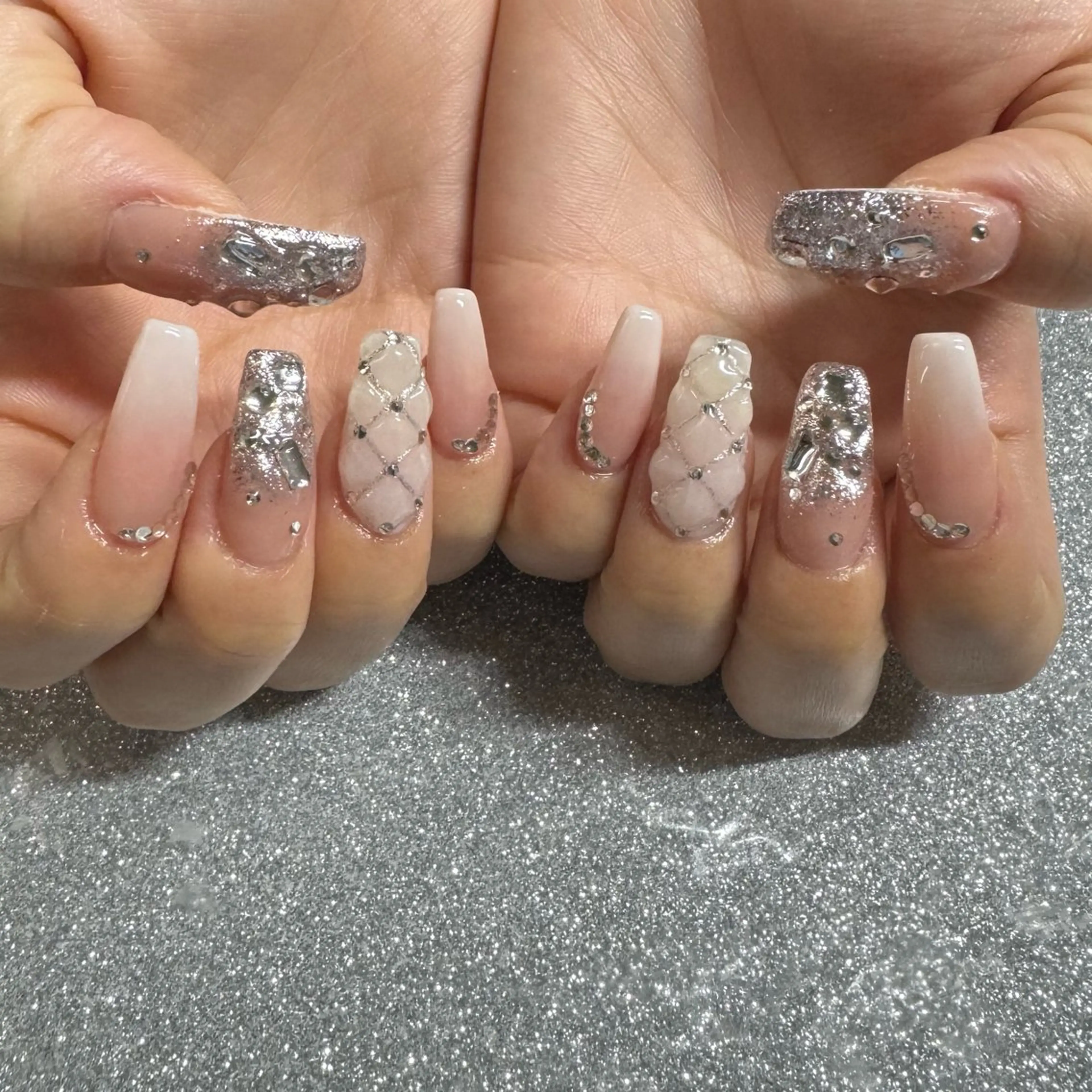 ネイル ハンドネイル VIERU 🌈🎀💖のネイルデザイン