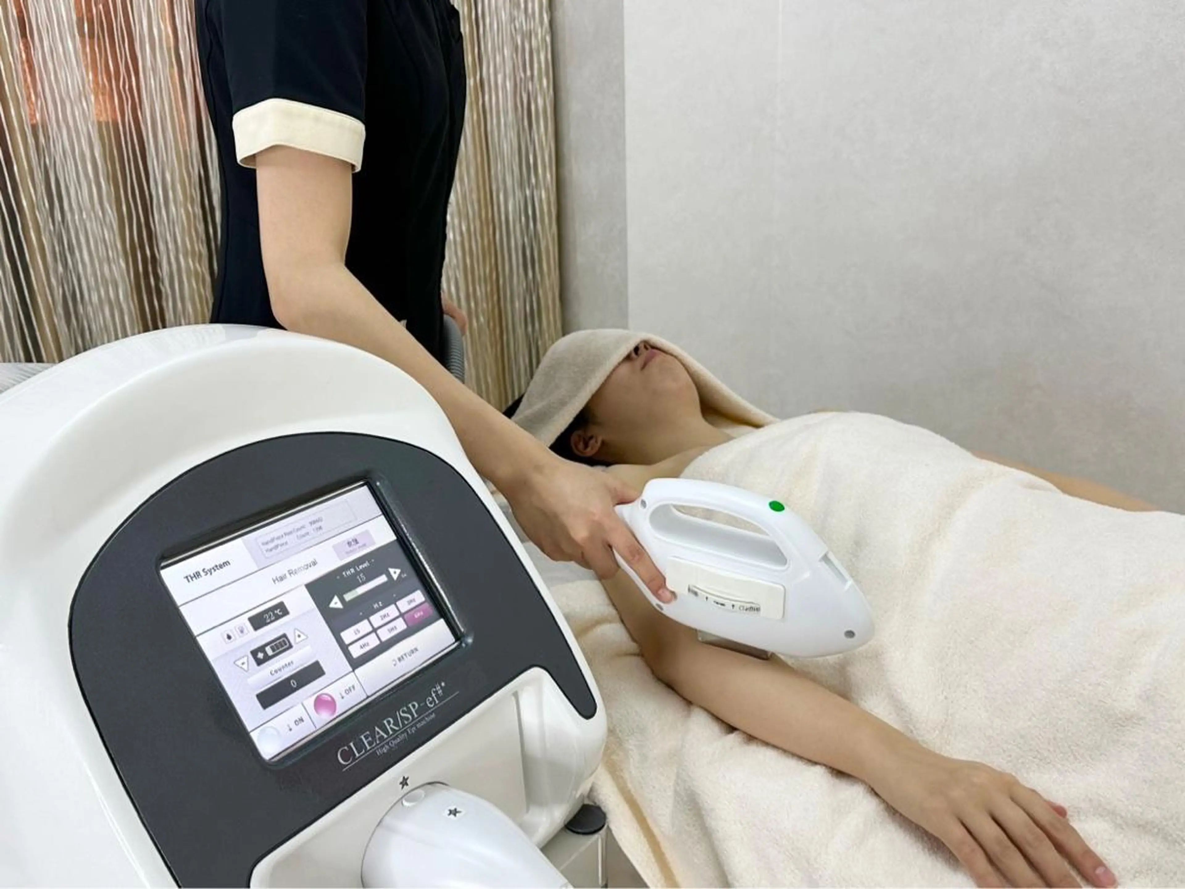 👱🏻‍♀️「ミニモ学割」👱🏻‍♀️全身【顔+VIO込み】THR方式の光で、脱毛しながら美肌も目指せます💓の写真