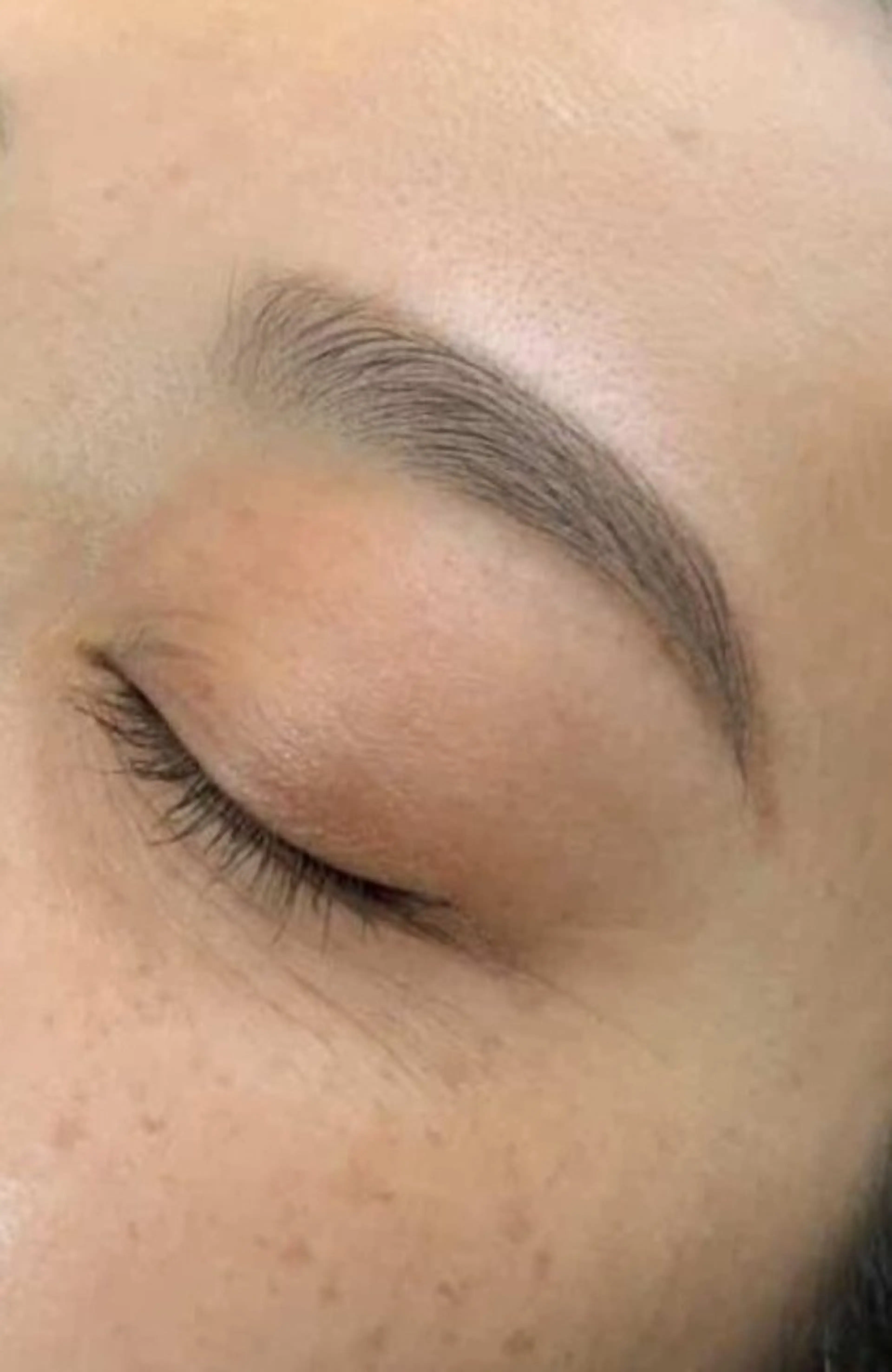 眉ワックス、アイブロウデザインの写真