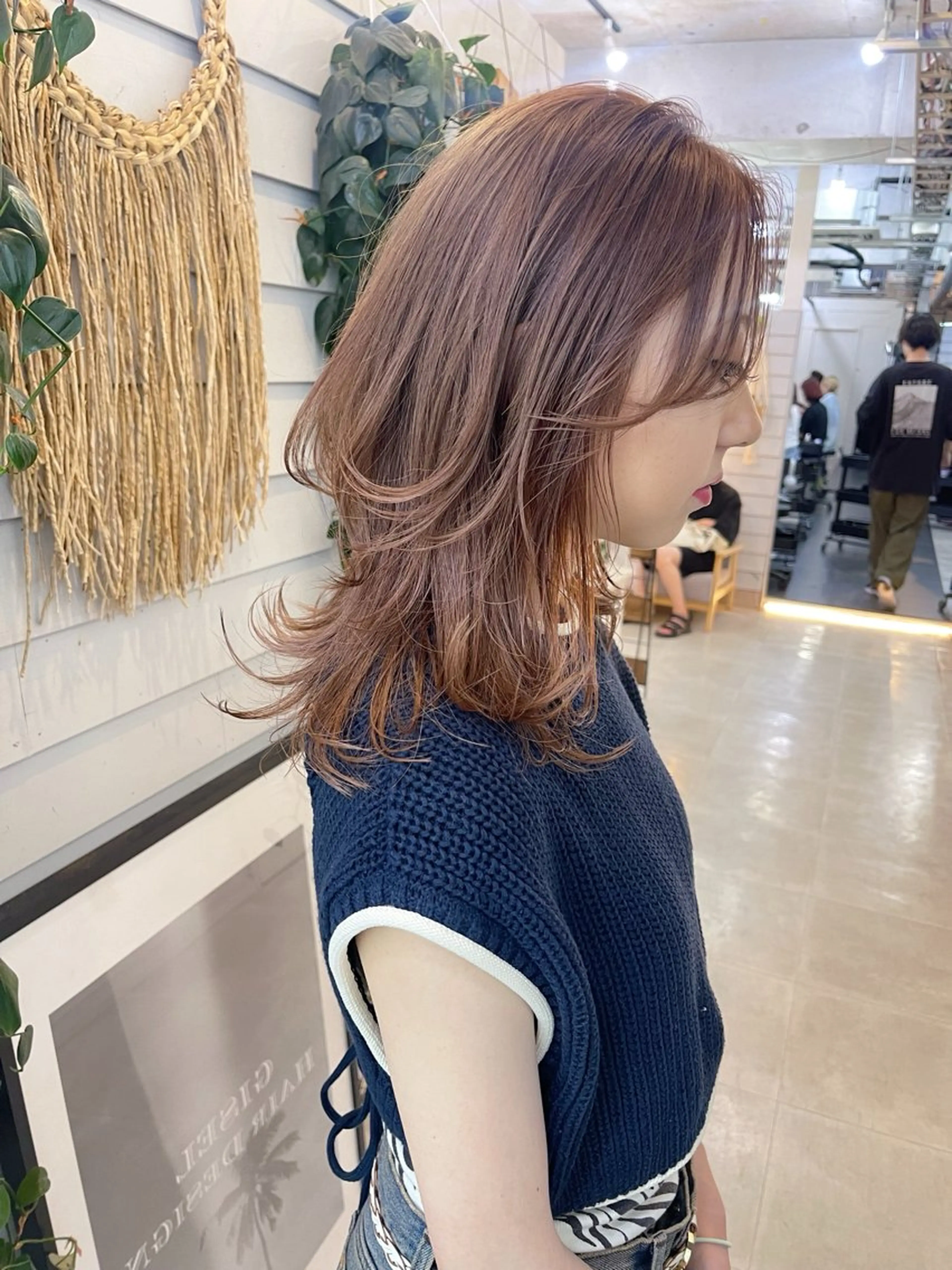 ミディアム カラー ブラウンカラー オレンジ オレンジブラウン レイヤーカット カット ヘアカラー トリートメント AiM 大名　似合わせカットのヘアスタイル