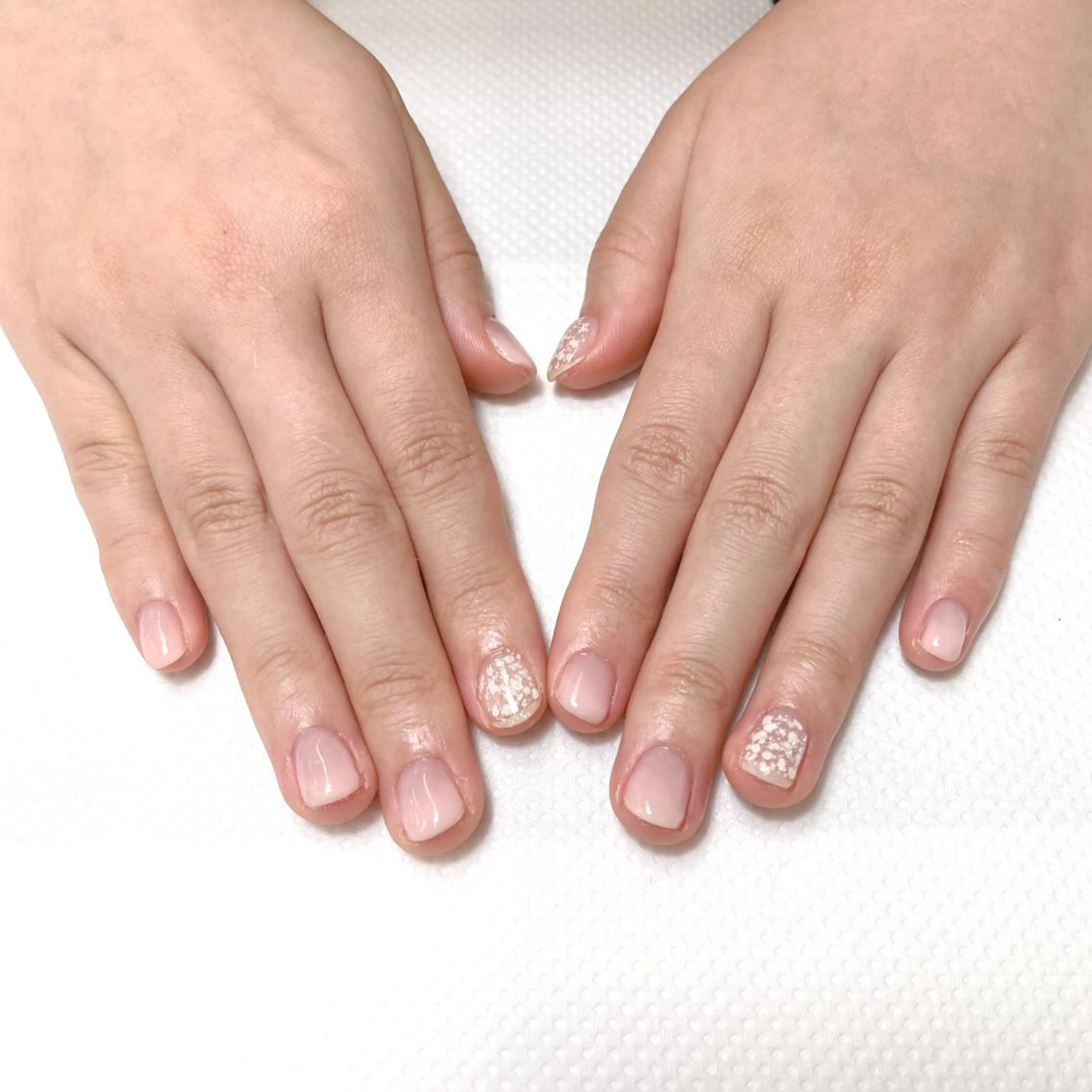 ネイル グラデーション マットネイル ピンク ホワイト 【MAXKELLY】 AOYAMAのネイルデザイン