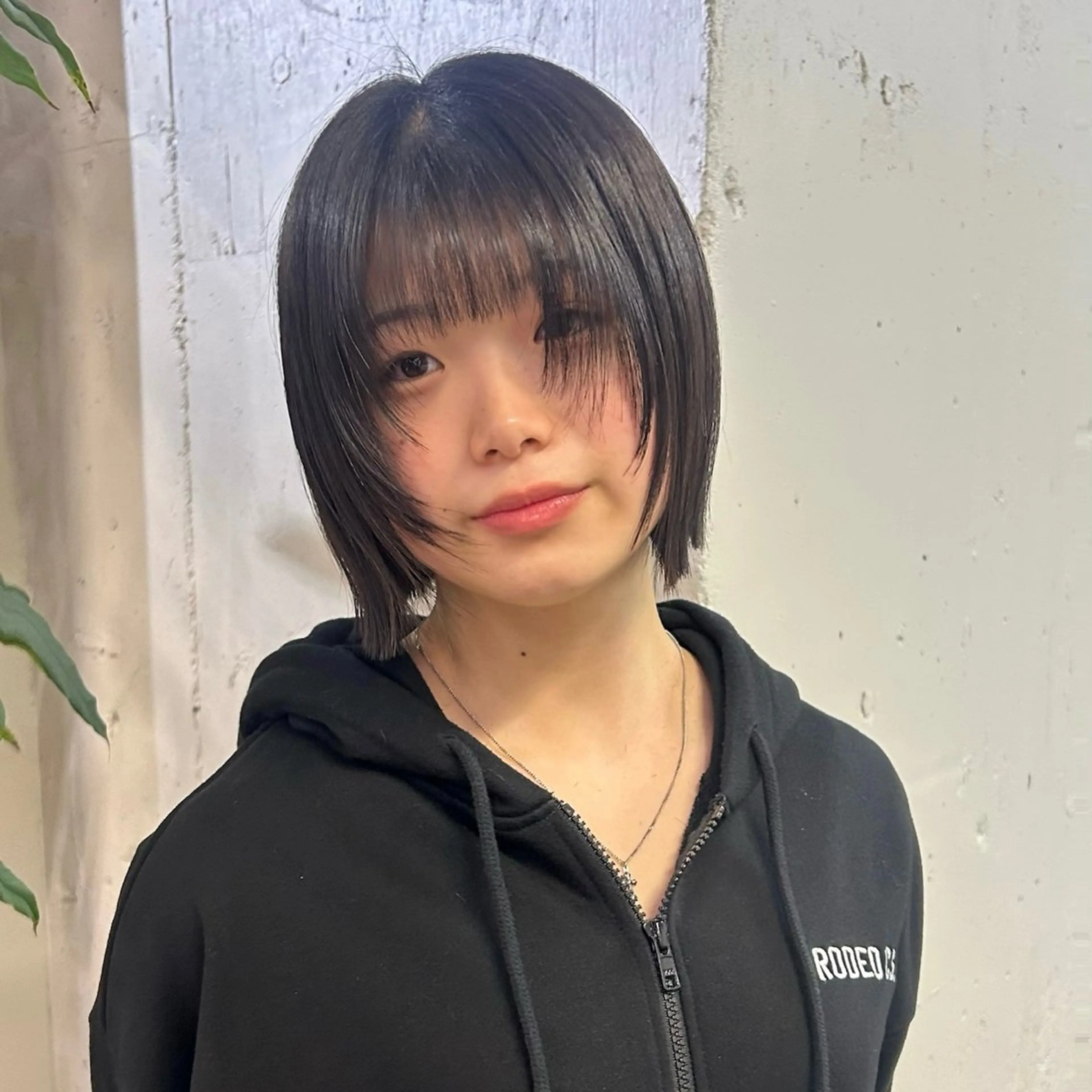 ショート 小顔に見えるボブ 透明感カラー🪽のヘアスタイル