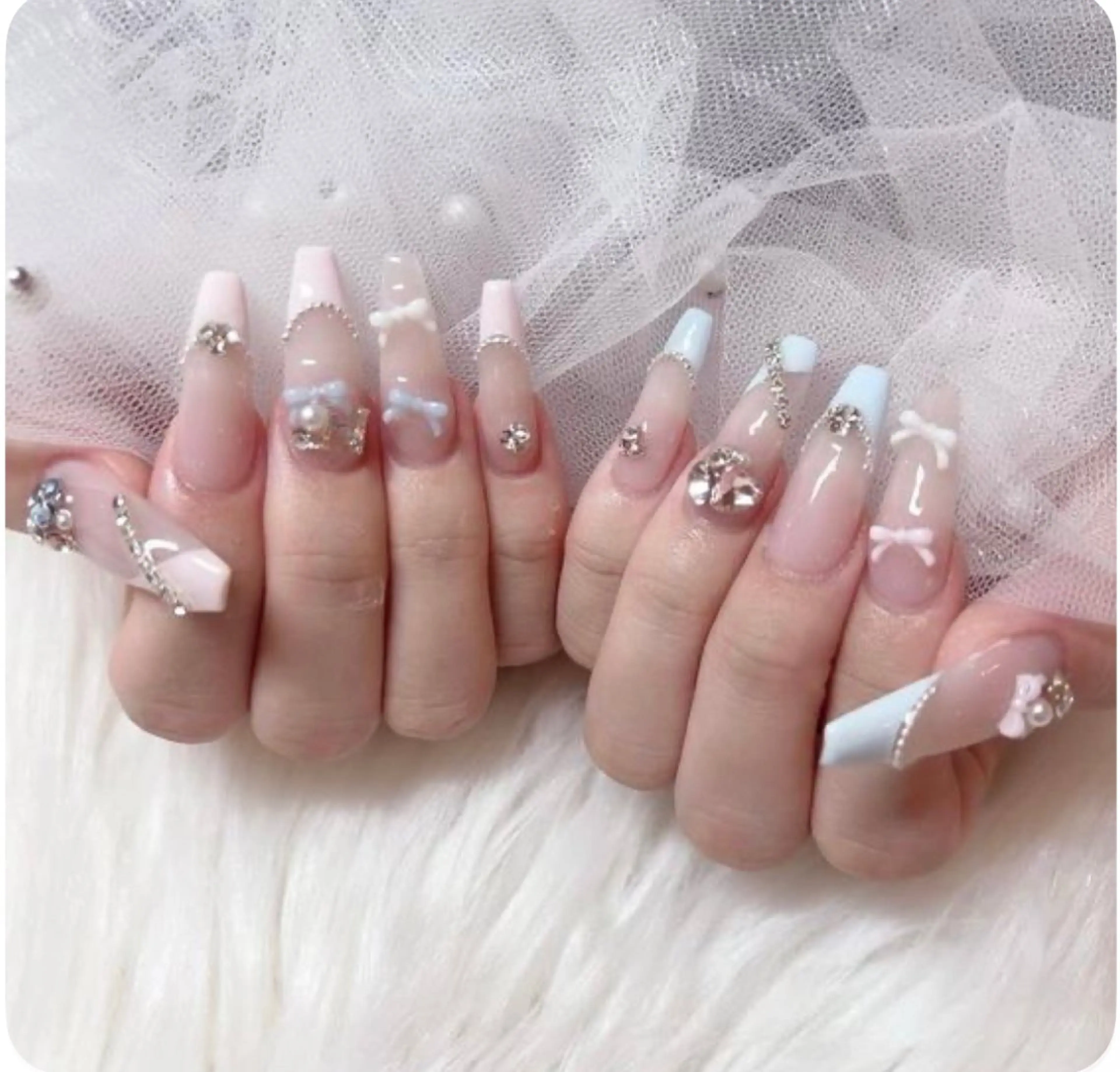 ネイル フレンチネイル グラデーション 韓国ネイル マグネットネイル シンプルネイル ハンドネイル CoMo Nail Studio所属・CoMo Nailのネイルデザイン