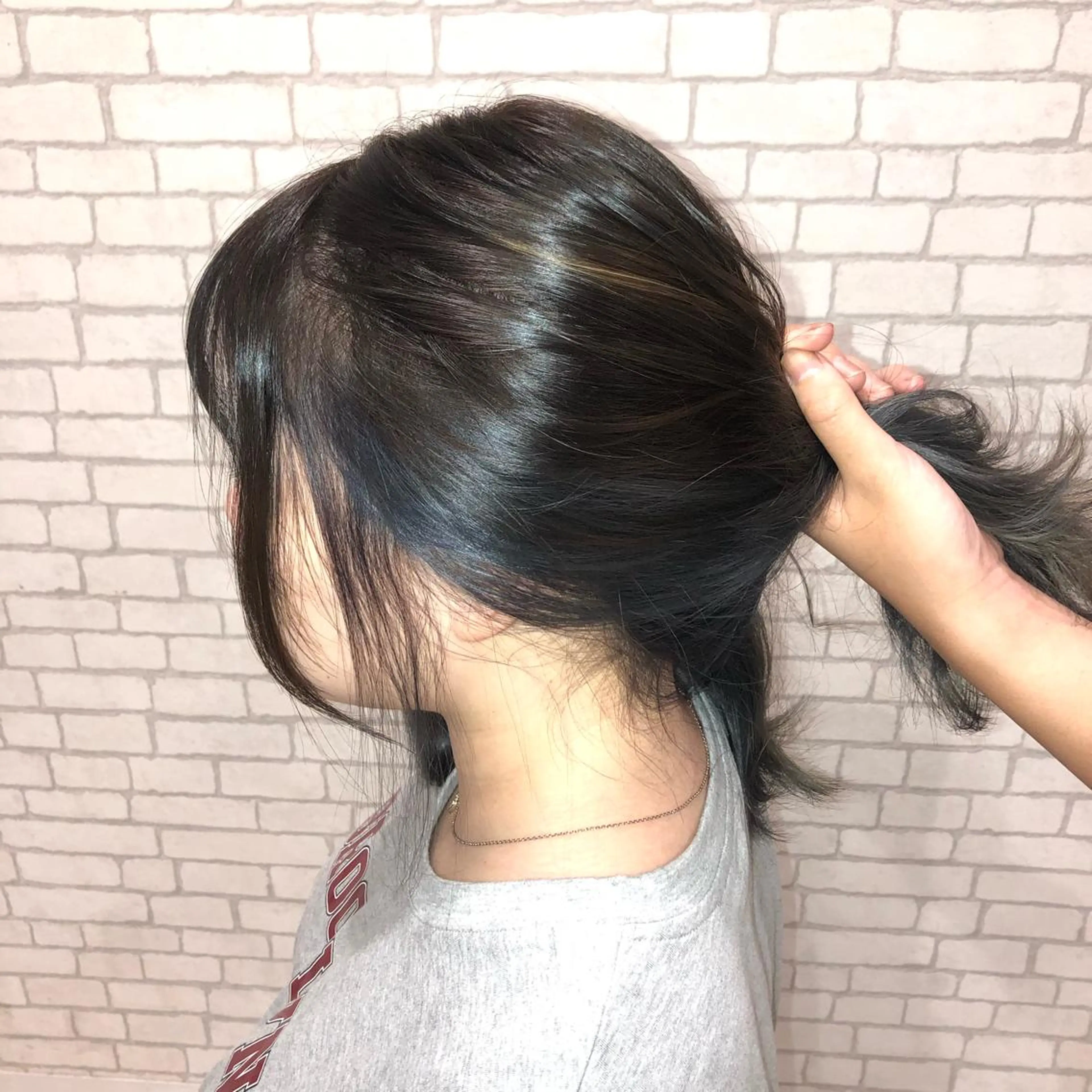 セミロング アッシュ ハイライト 🍑とたに ももか🍑のヘアスタイル