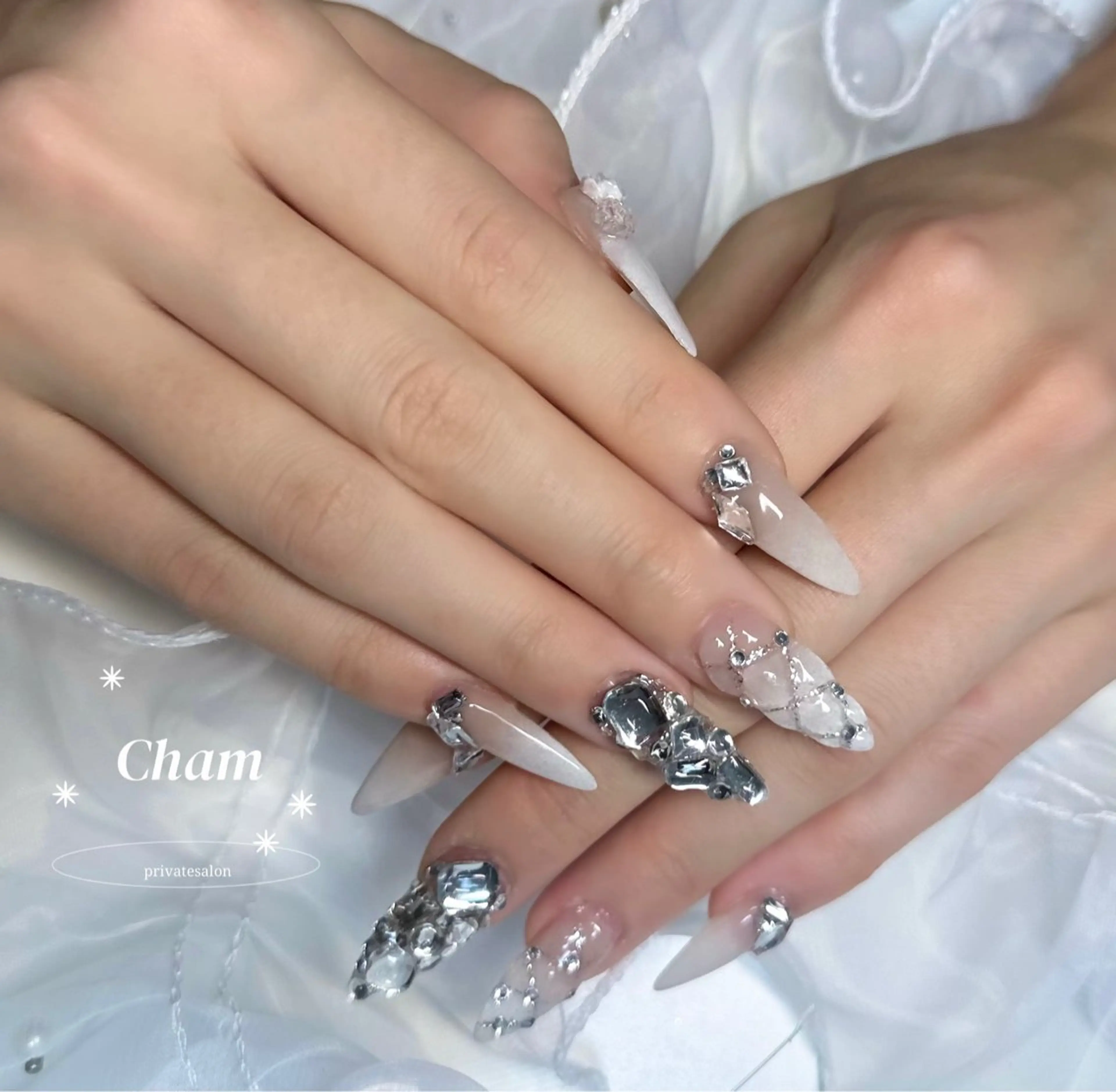 ネイル 長さ出し キラキラネイル ハンドネイル Cham Haruneのネイルデザイン