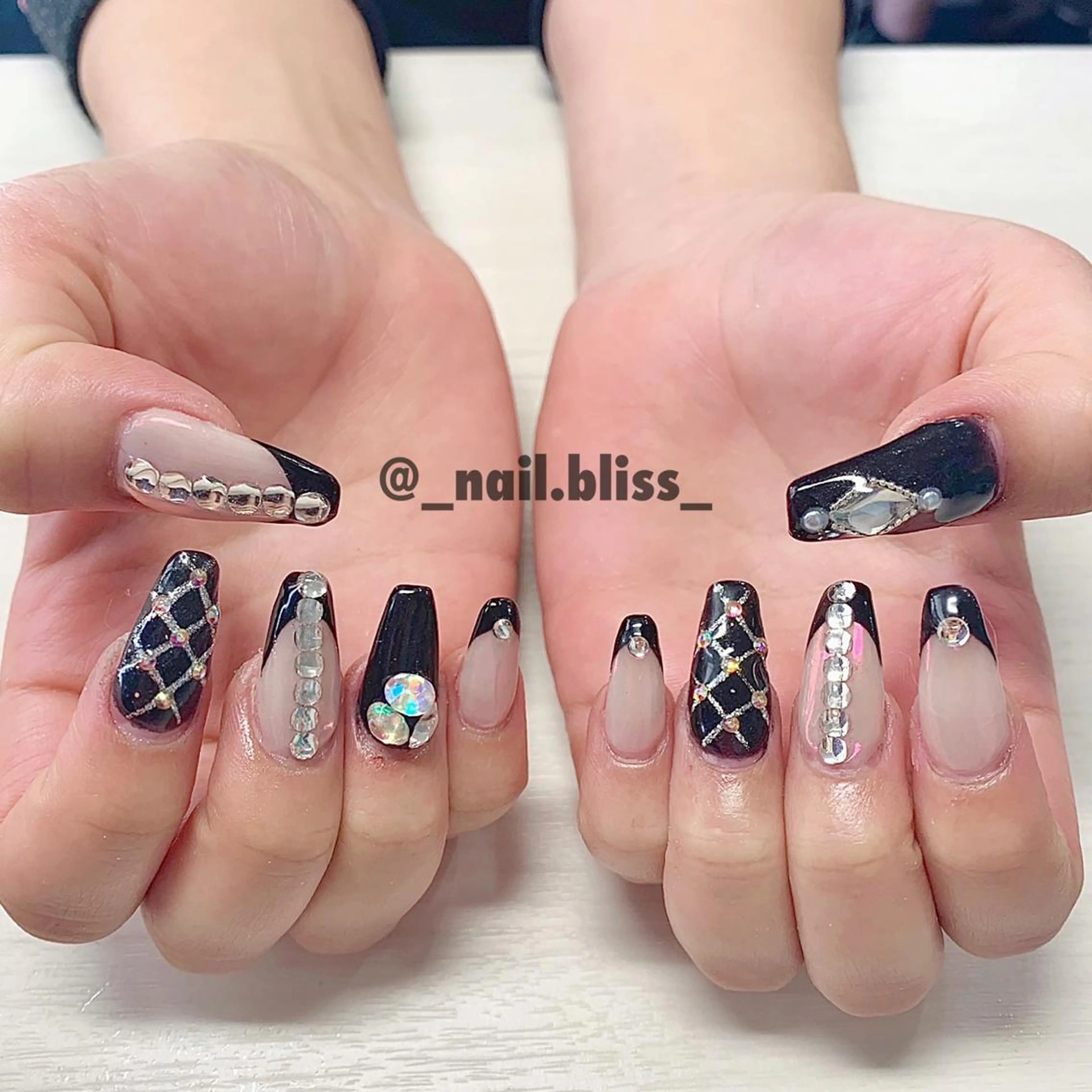 ネイル オーロラネイル フレンチネイル NAIL BLISSのネイルデザイン