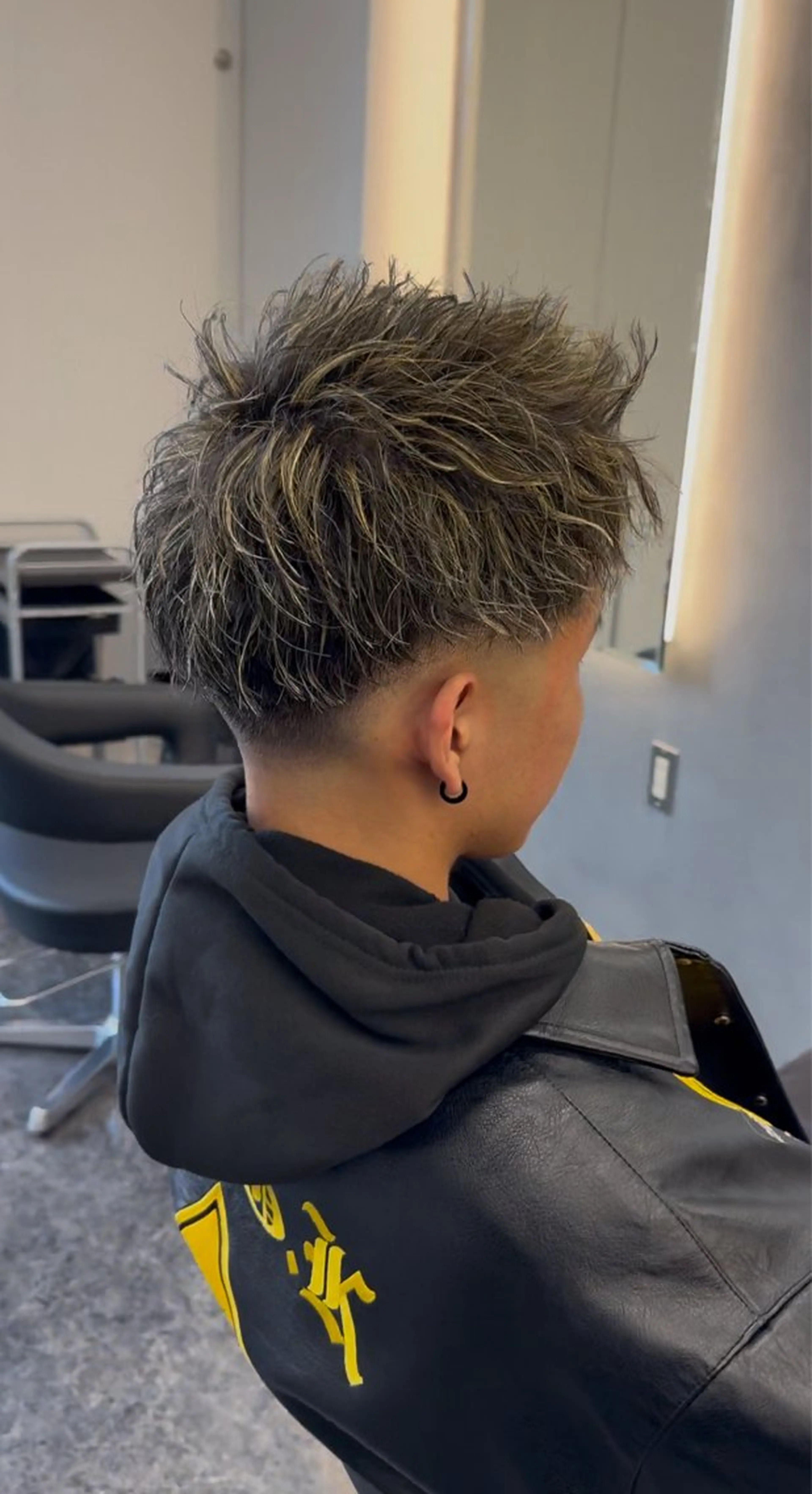 ショート メンズ フェードカット メンズメッシュ 鈴木 陸のヘアスタイル