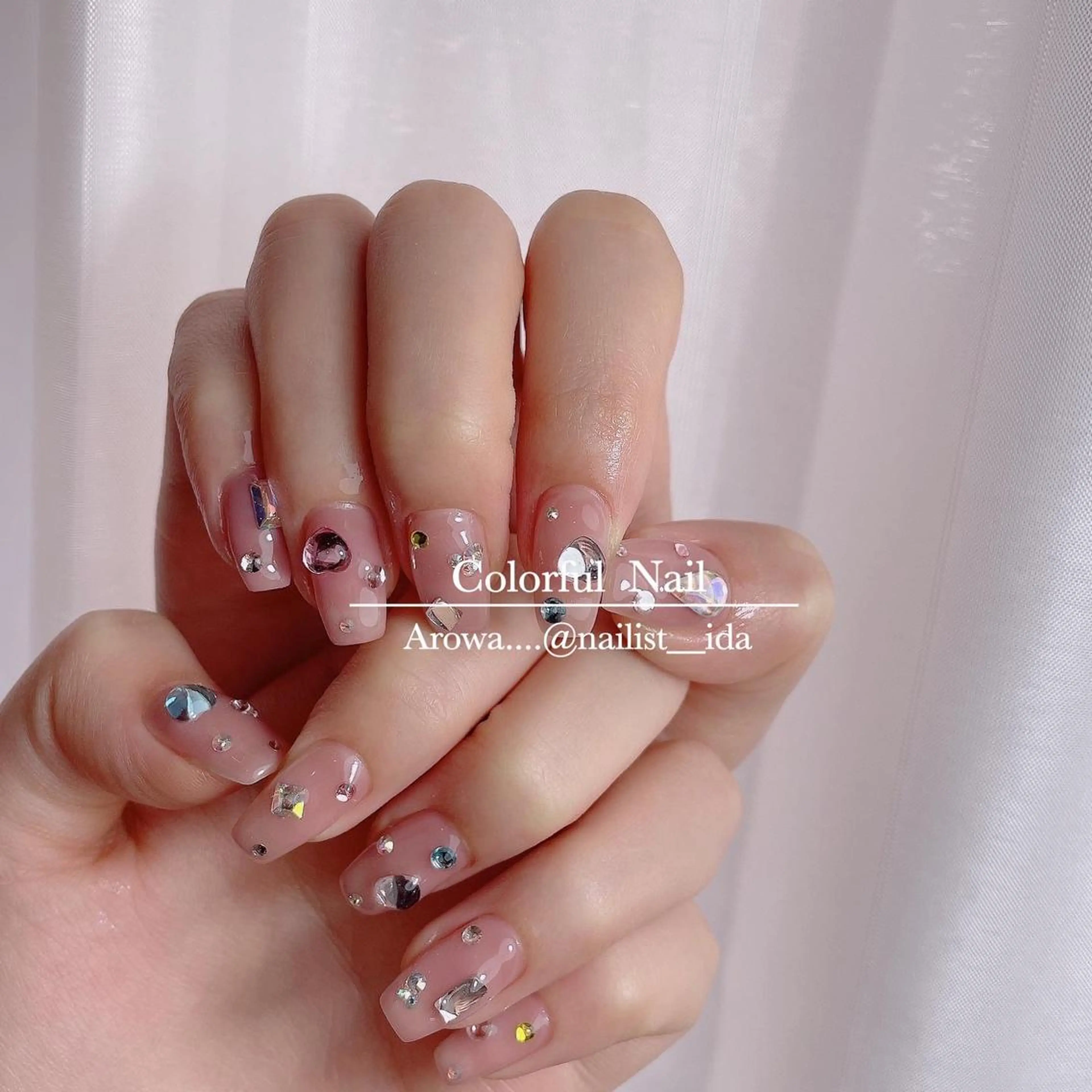 ネイル ストーンネイル Arowa 伊田のネイルデザイン