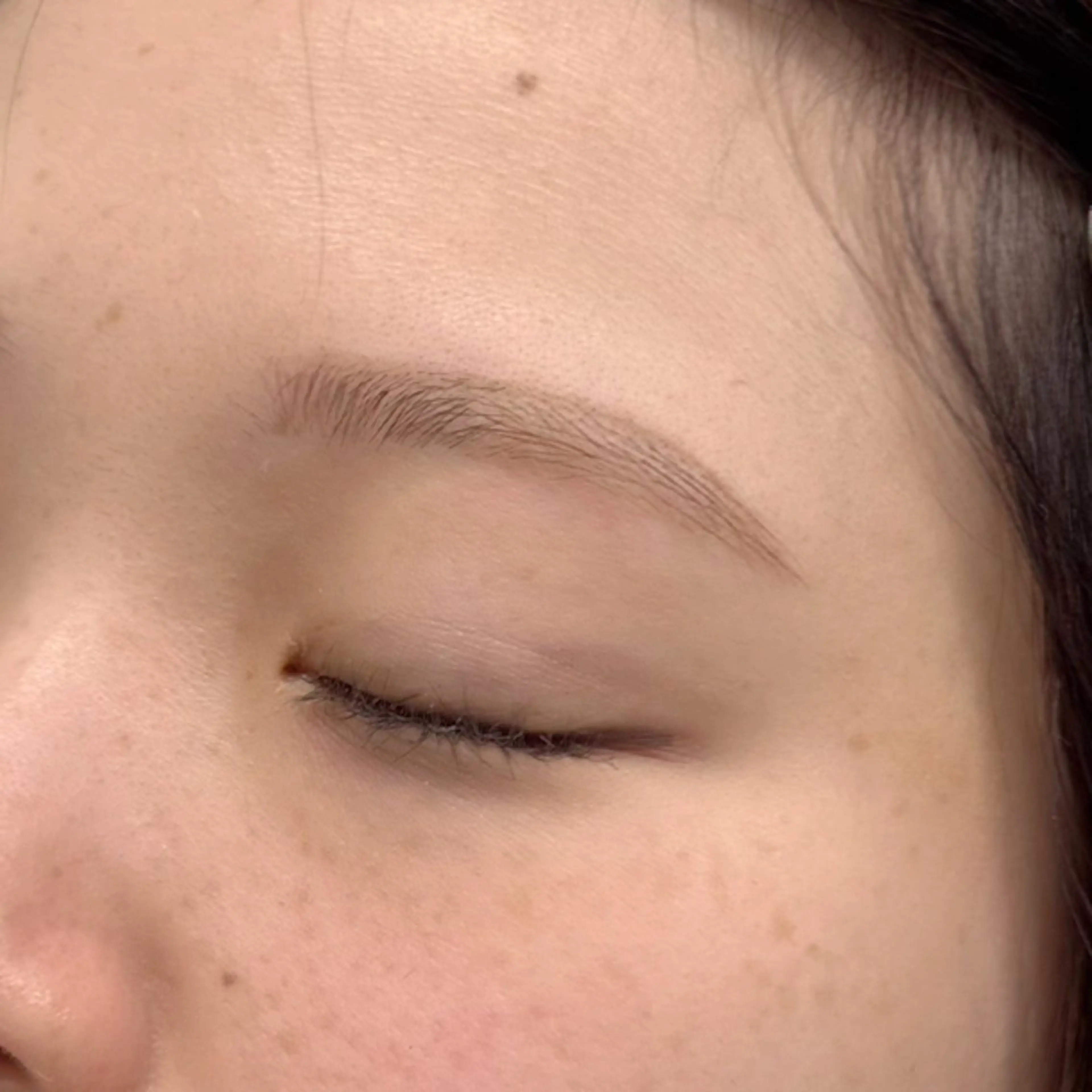 アイブロウ アイブロウ専門サロンエサージュ町田店所属・町田 桃香のマツエク・マツパデザイン