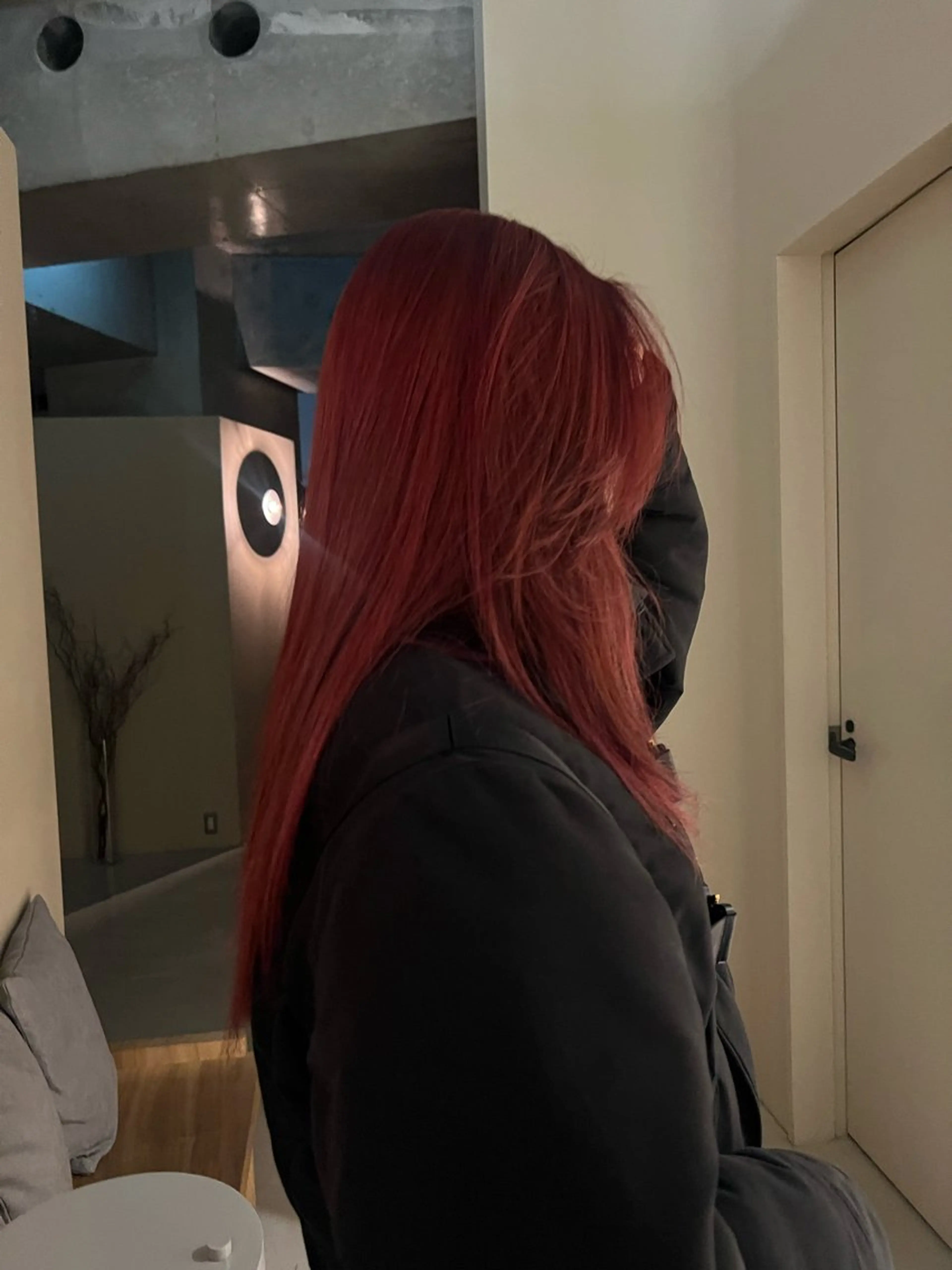 カラー 加藤木麻彩 NEROのヘアスタイル