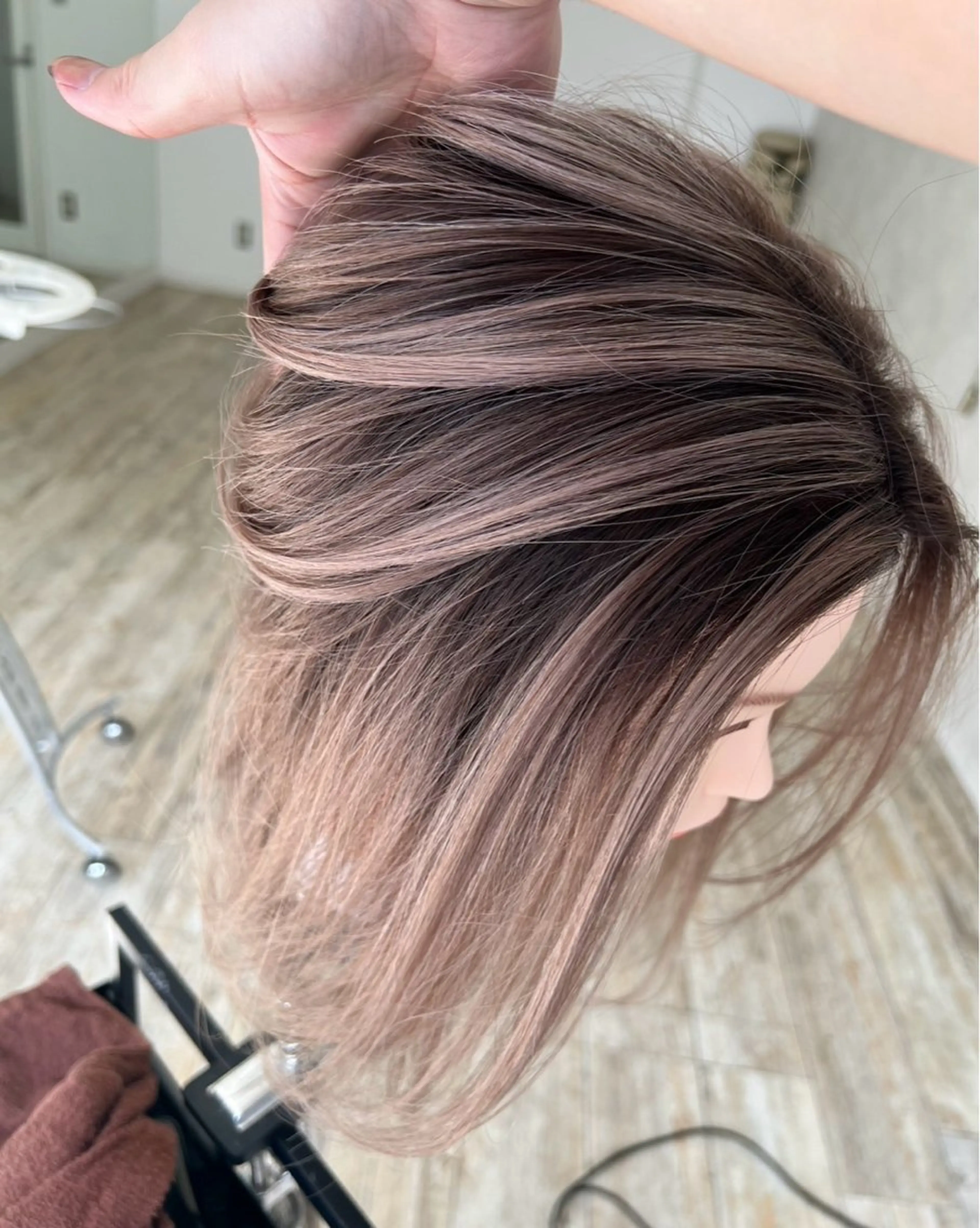 ミディアム カラー バレイヤージュ ベージュカラー ホワイトベージュ レイヤーカット ヘアカラー トリートメント ROBIN所属・指名数No.1 /NAOYAのヘアスタイル