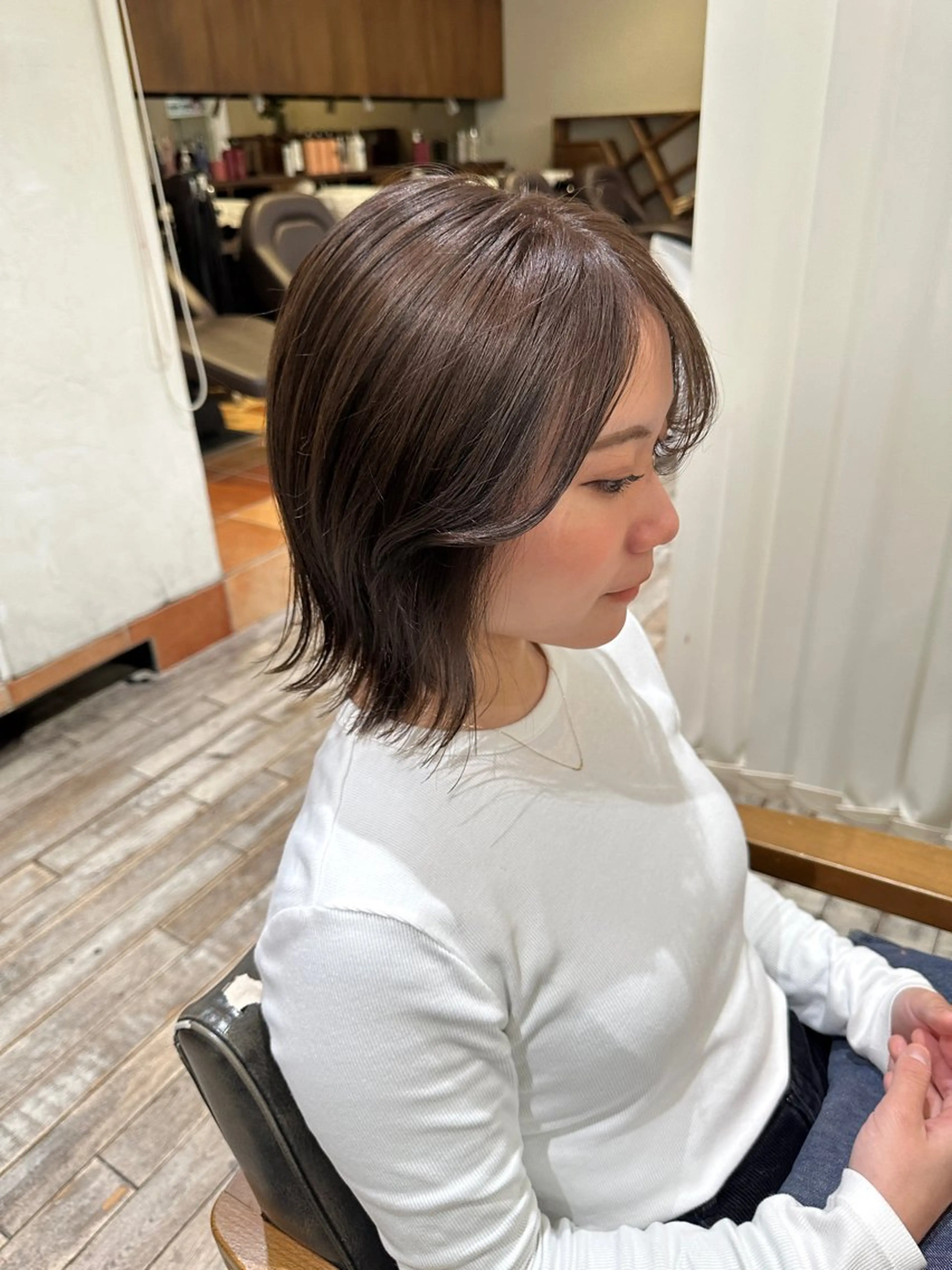 ショート カラー ベージュカラー オリーブカラー Aura所属・丸山 心 / 艶カラーのヘアスタイル