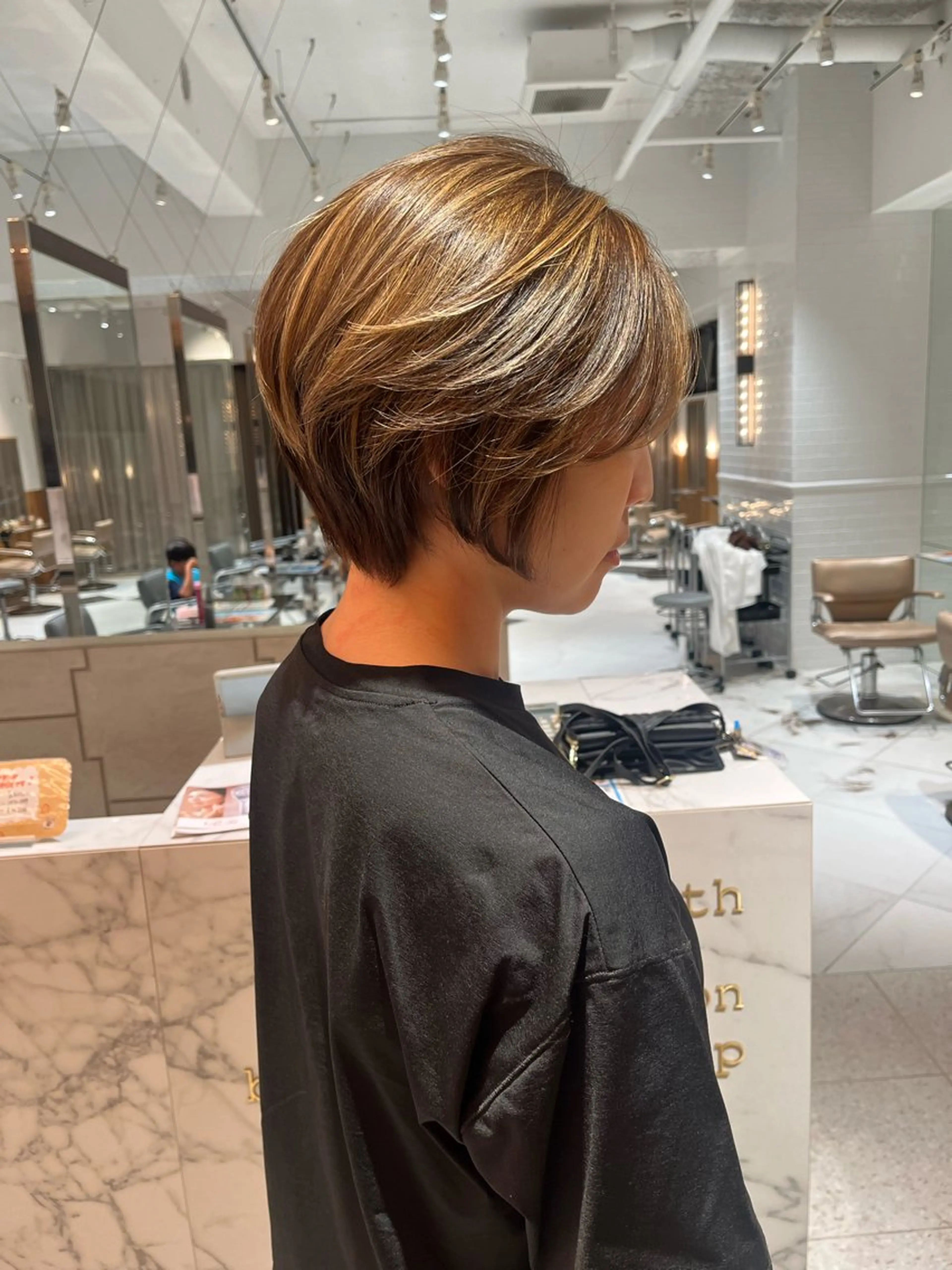 ショート ショートヘア ヘアカラー haruna .のヘアスタイル