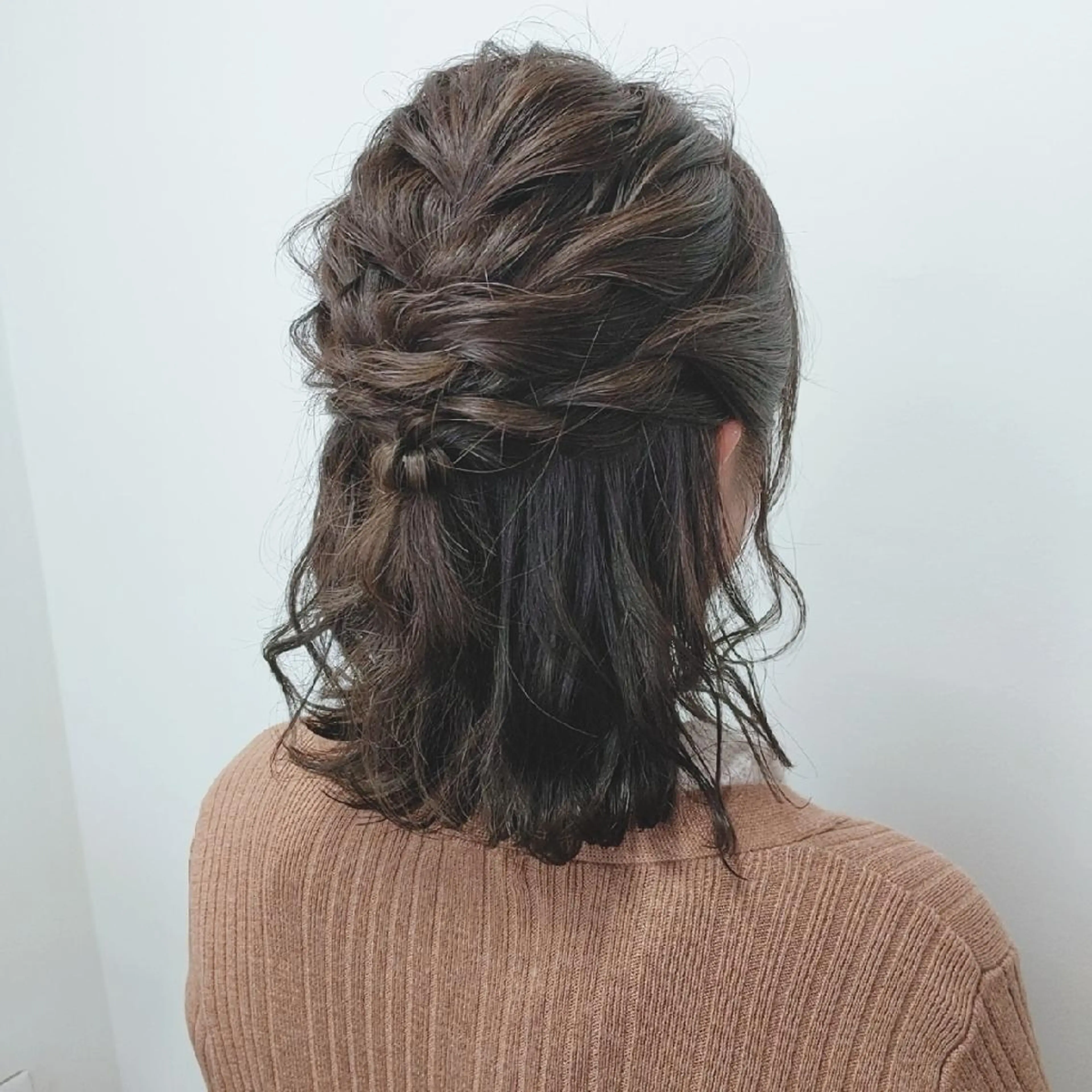 ミディアム ヘアアレンジ カラー ハーフアップ PRIVATE SALON EYES所属・EYES リアのマツエク・マツパデザイン