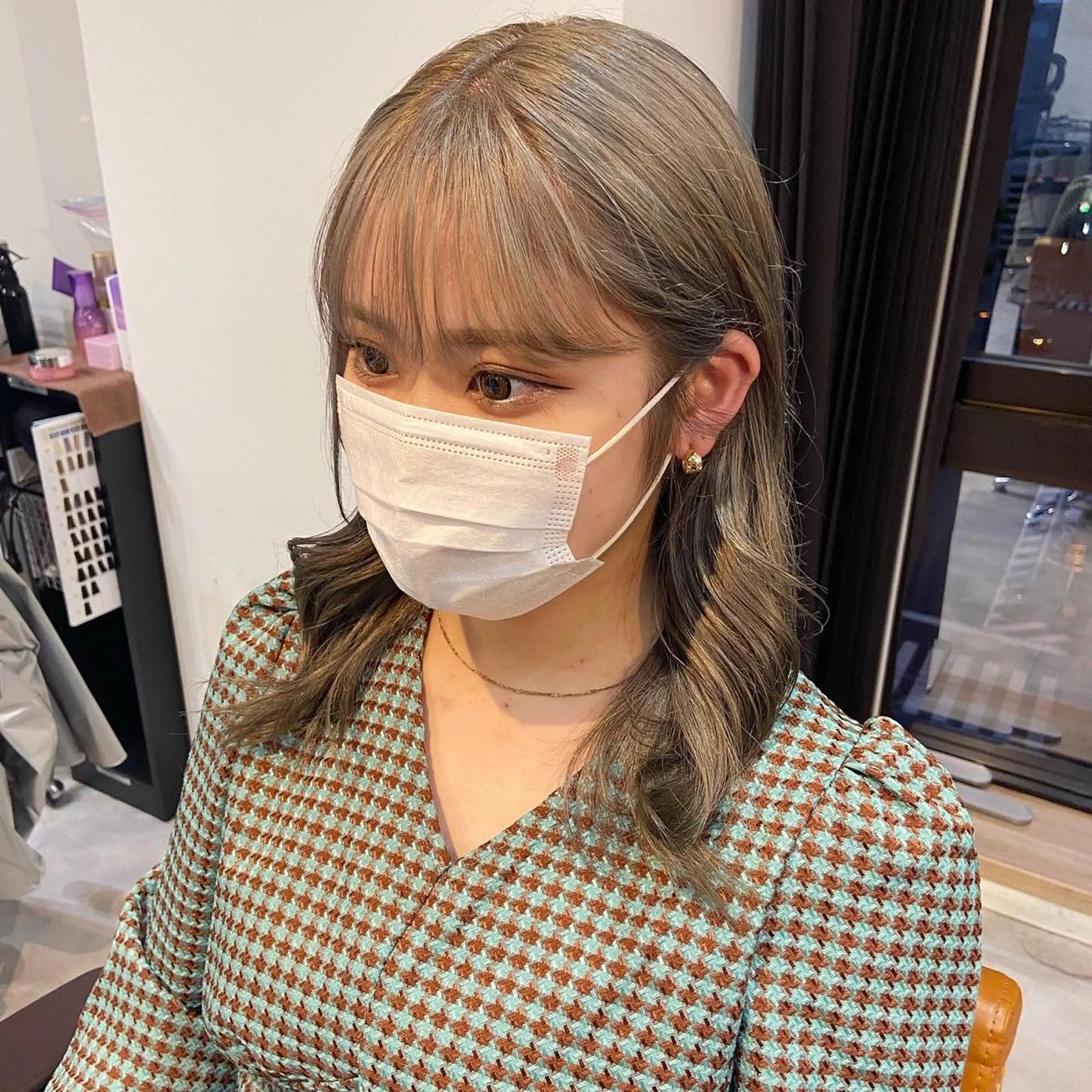 ミディアム カラー グレージュ ミルクティーグレージュ Lis by SOYON所属・吉田 幸斗のヘアスタイル