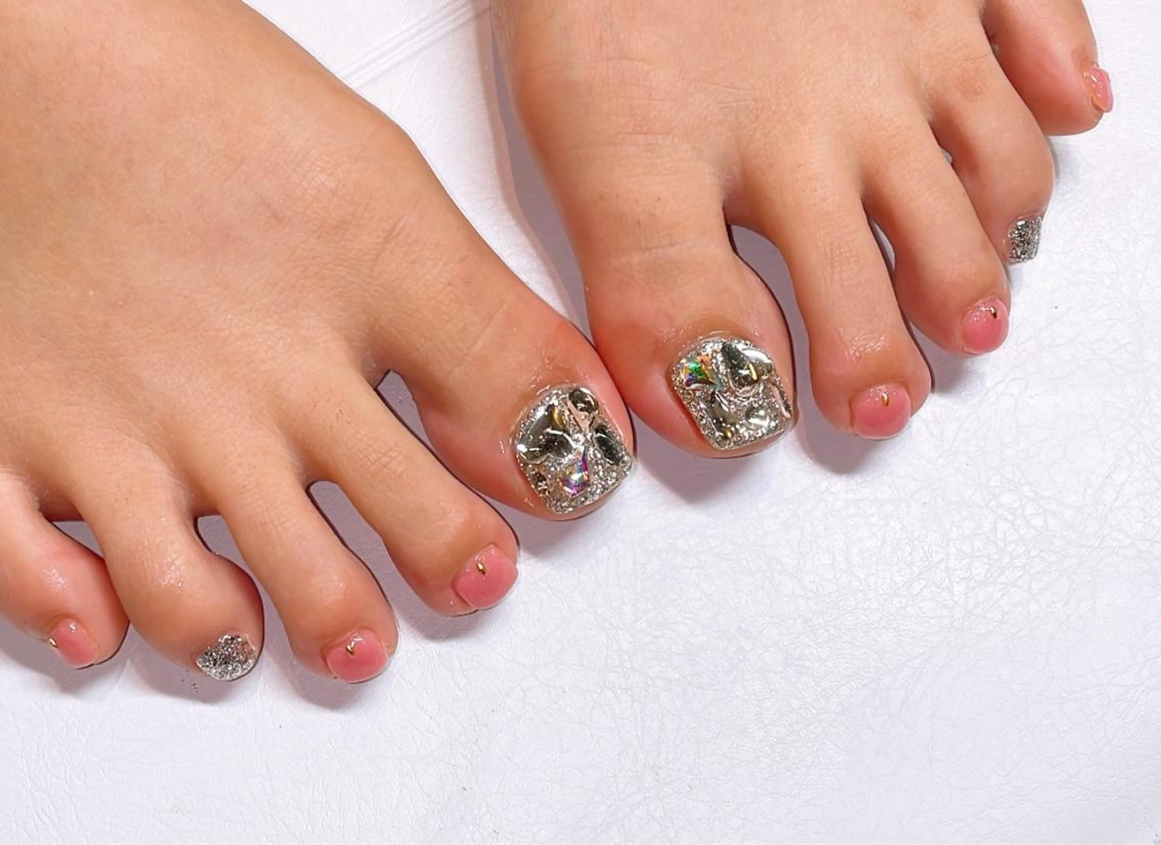 ネイル フットネイル VIERU 🌈🎀💖のネイルデザイン