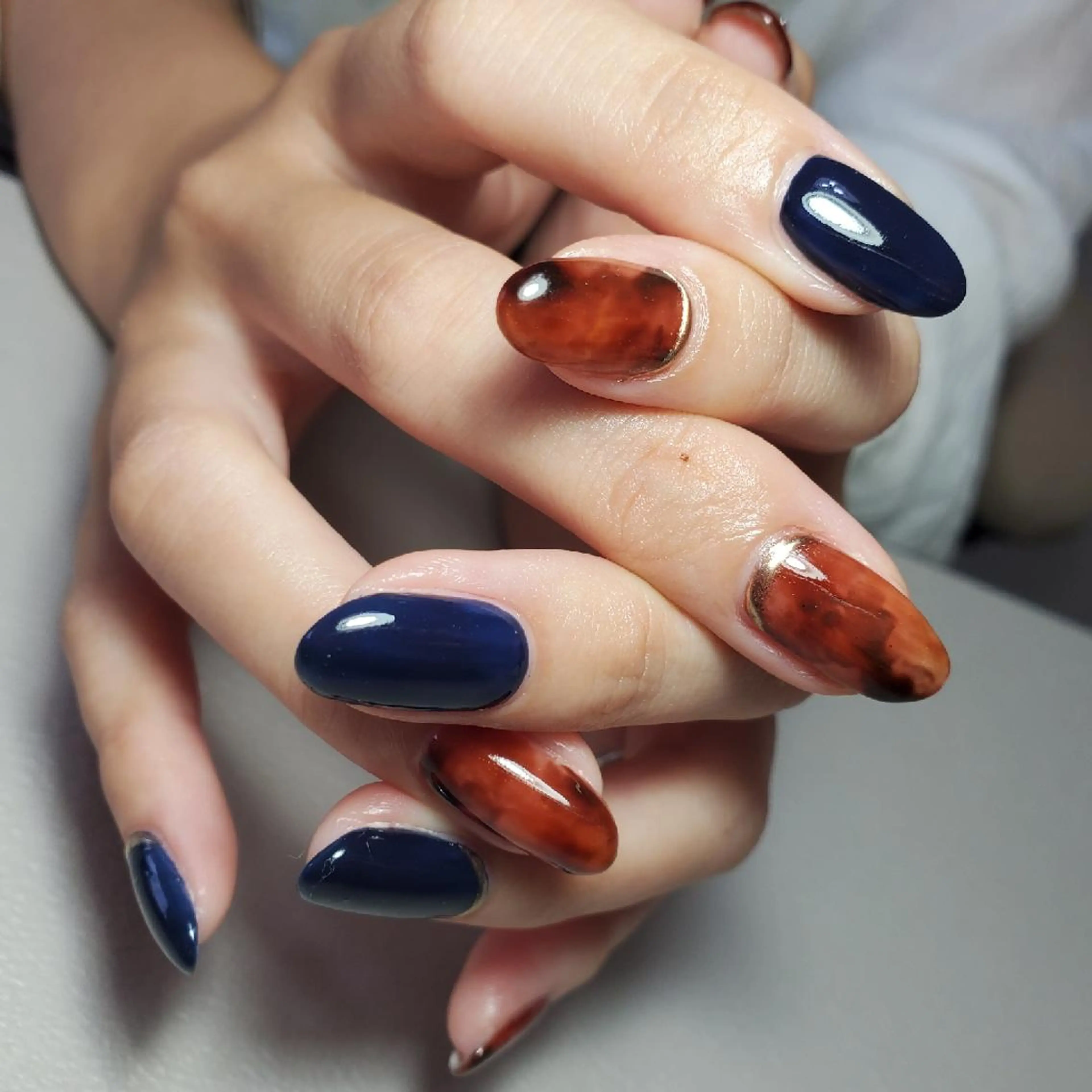 ネイル べっ甲ネイル ハンドネイル nailroom‪ sb‪‪𓈒𓂂𓏸のネイルデザイン