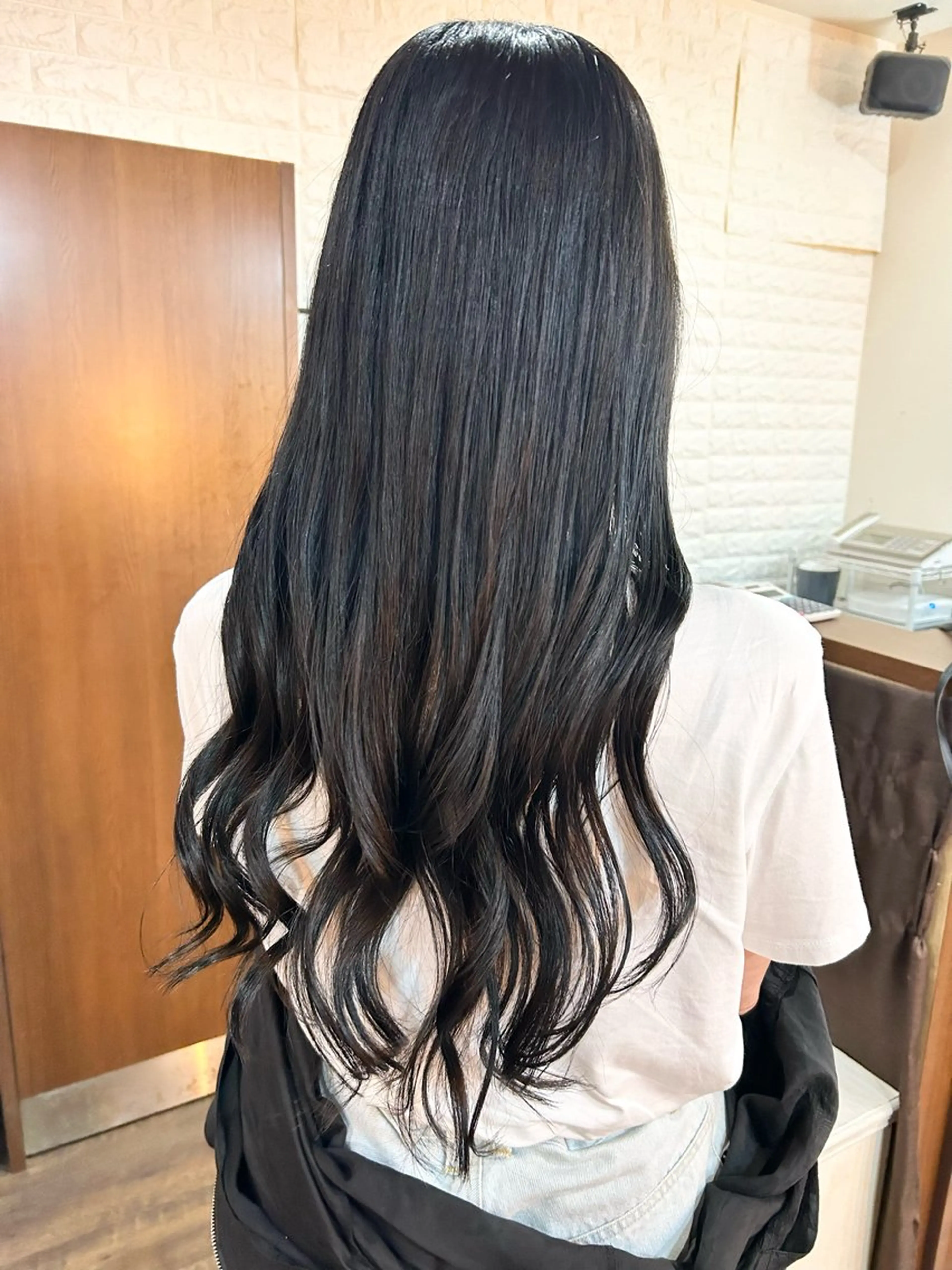 ロング トモタニ ミオのヘアスタイル