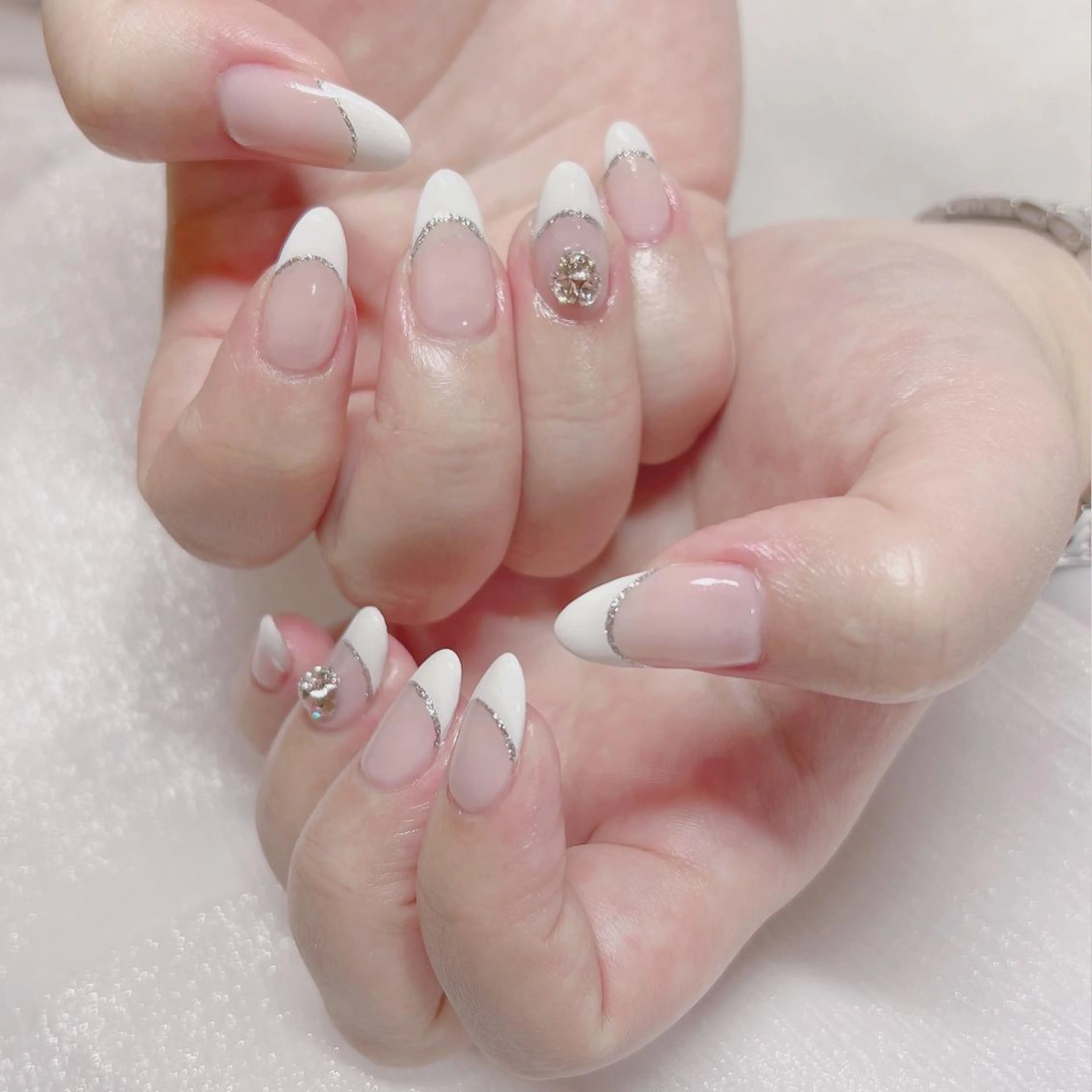 ネイル オーロラネイル フットネイル フレンチネイル ジェルネイル 韓国ネイル ハンドネイル ハンドケア 【ENサロン】 Rei🎀Nailのネイルデザイン