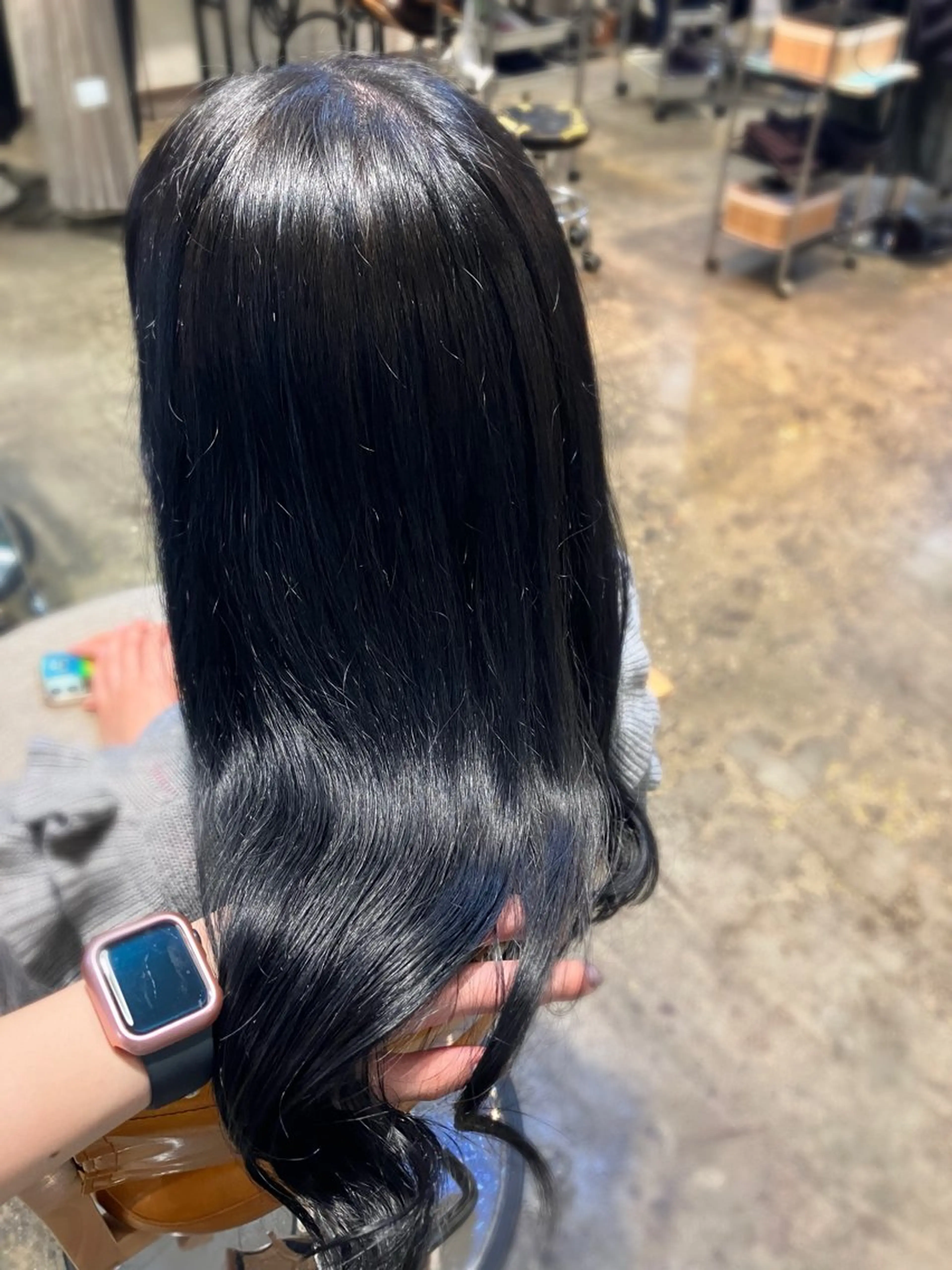 ロング カラー 黒髪 ネイビーカラー 🫧縮毛矯正支持率 No.1 ほのか🫧のヘアスタイル